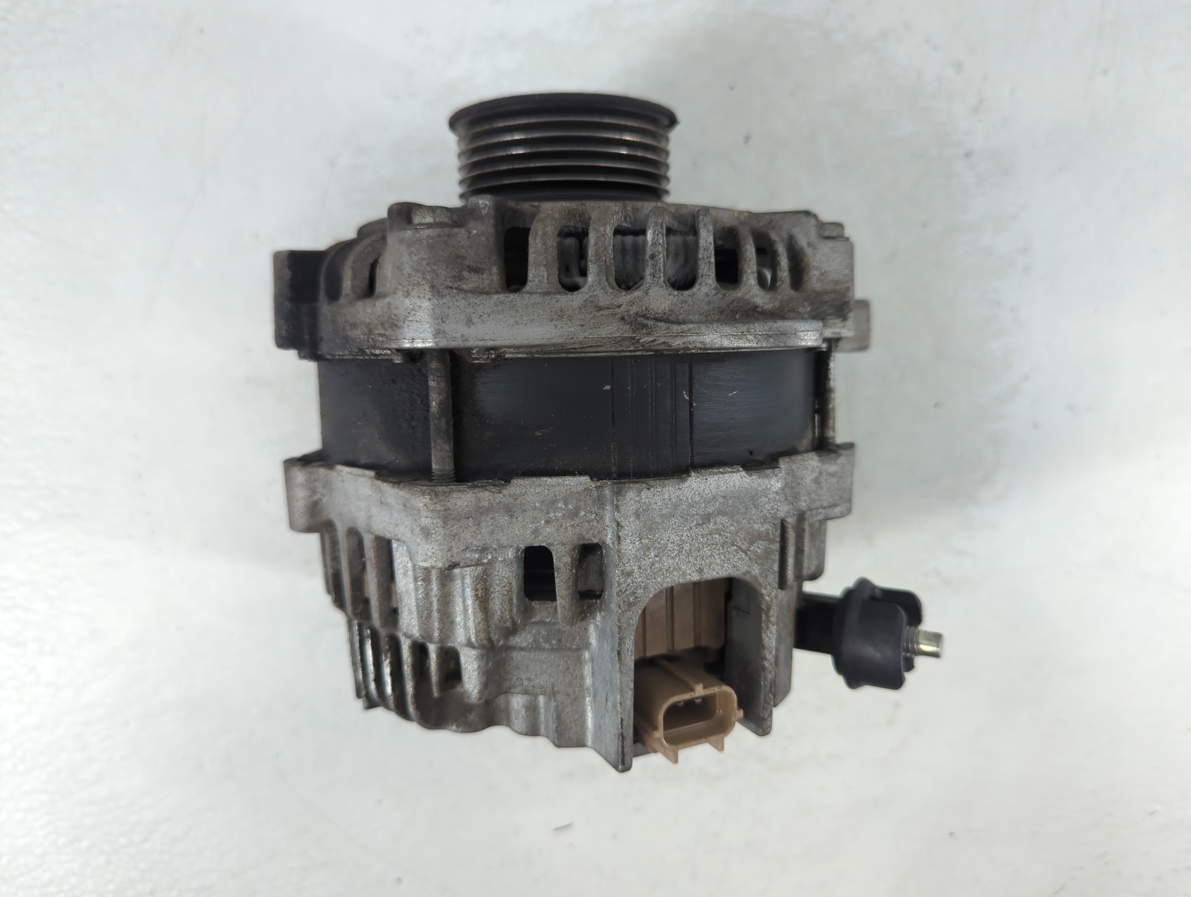 Picture of 2009-2016 Lincoln Mks Alternator Generator Charging Assembly Engine Oem 1056211