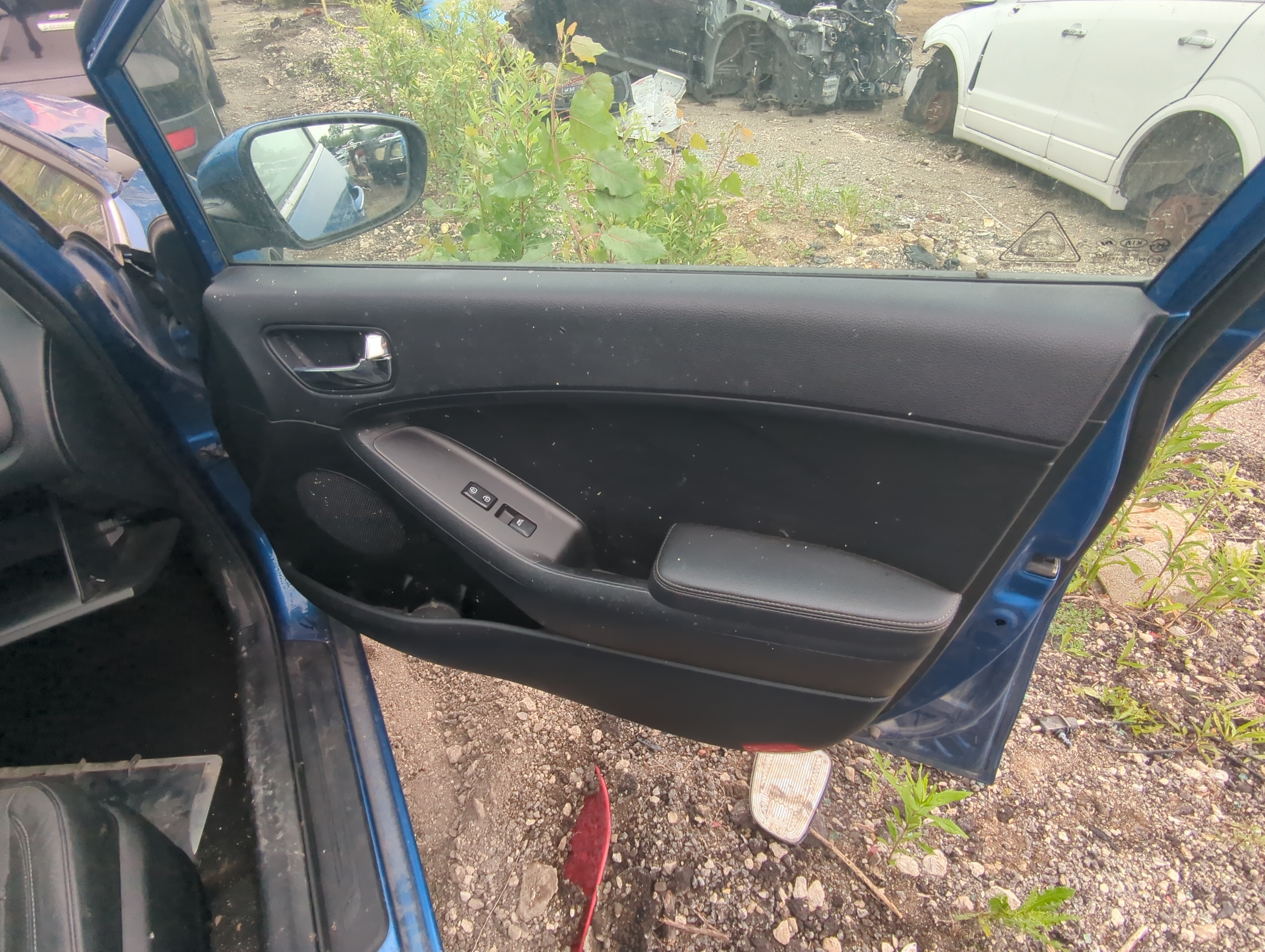 2015 Kia Forte Front Right Passenger Interior Door Panel Trim 1056499 - Oemusedautoparts1.com