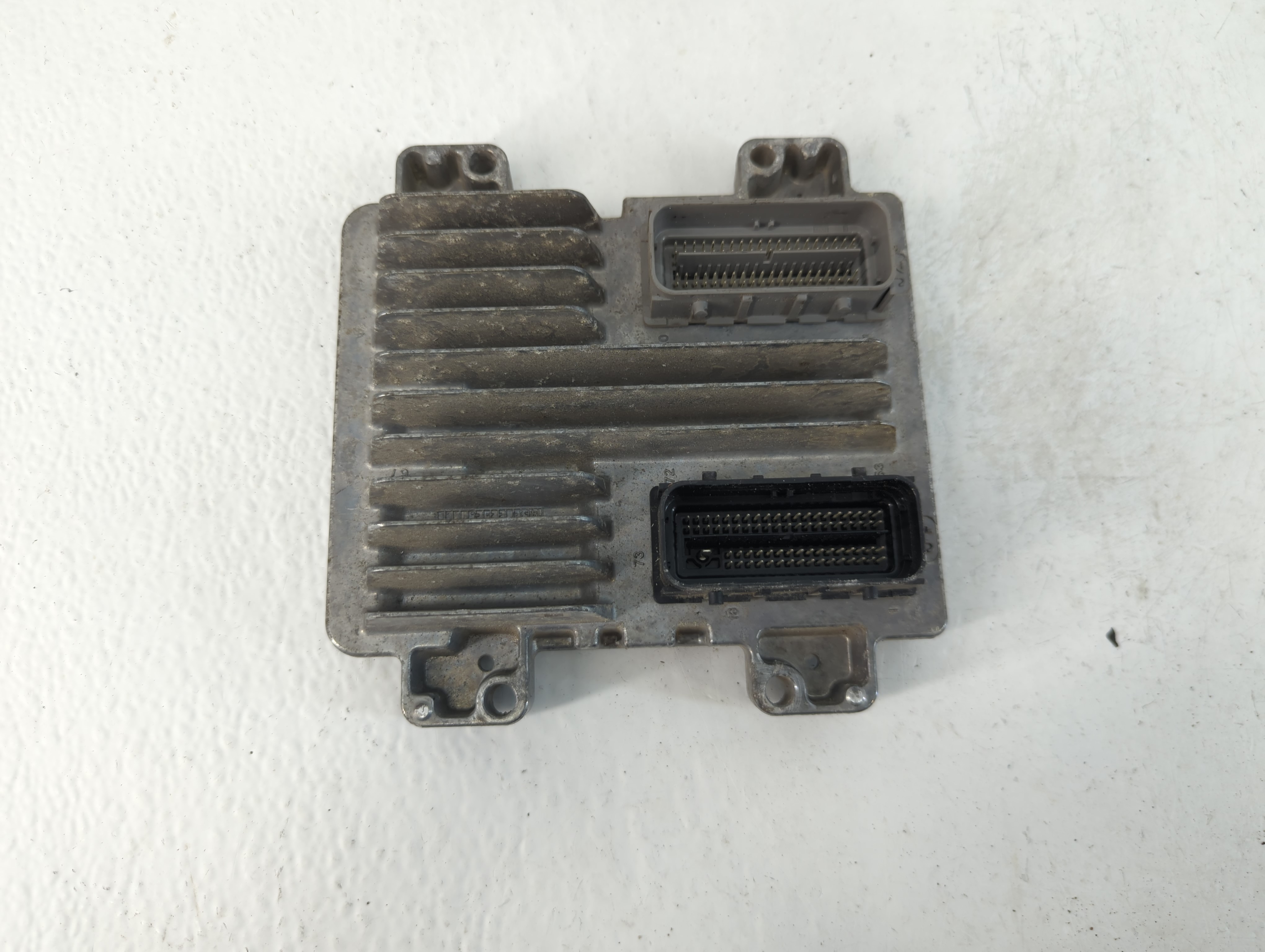 Gmc Sierra 2500 Engine Control Computer Ecu Pcm Ecm Pcu Oem 12633238 1056564 - Oemusedautoparts1.com