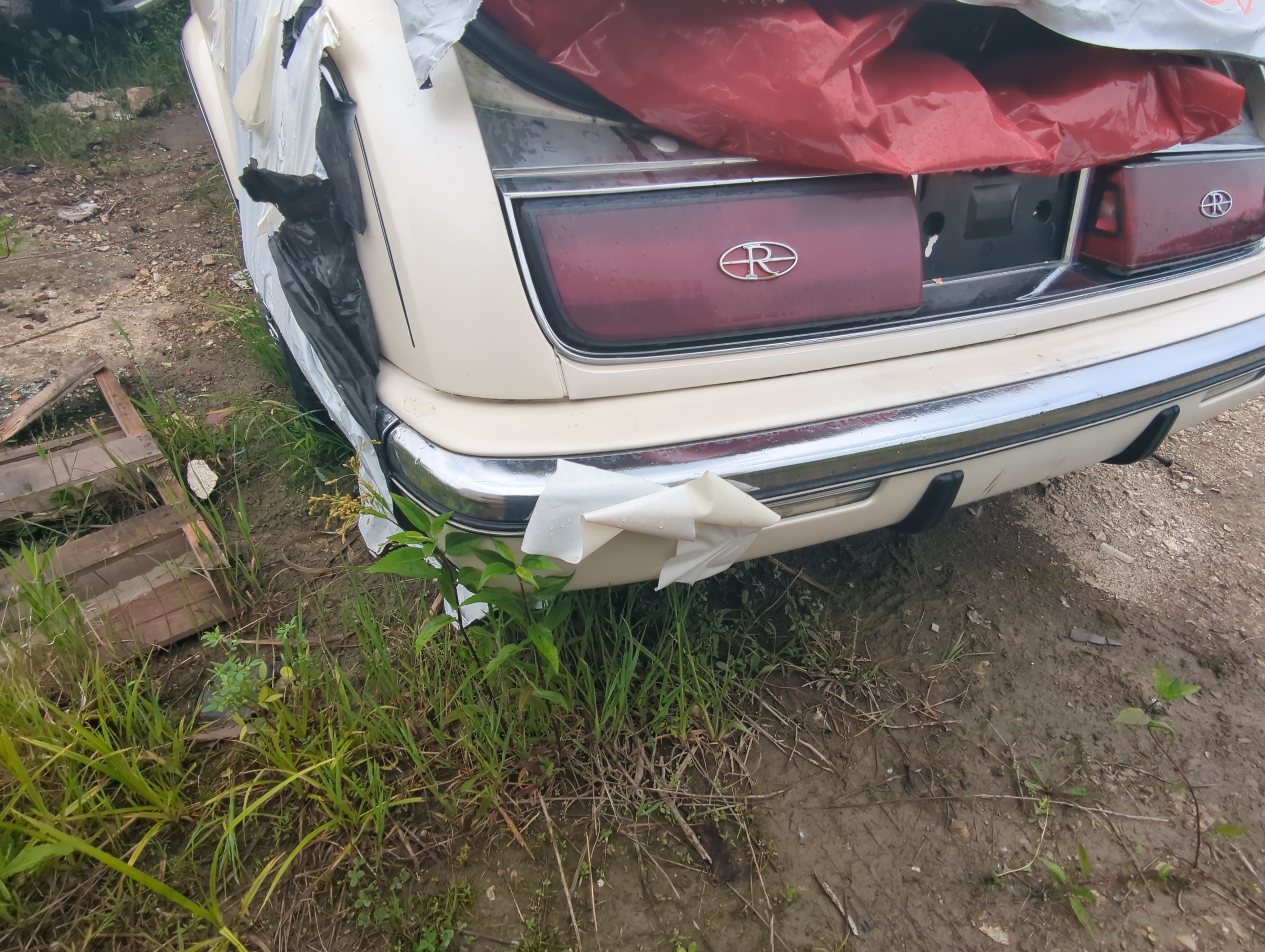 1990 Buick Riviera Rear Bumper Assembly Oem 1056665 - Oemusedautoparts1.com