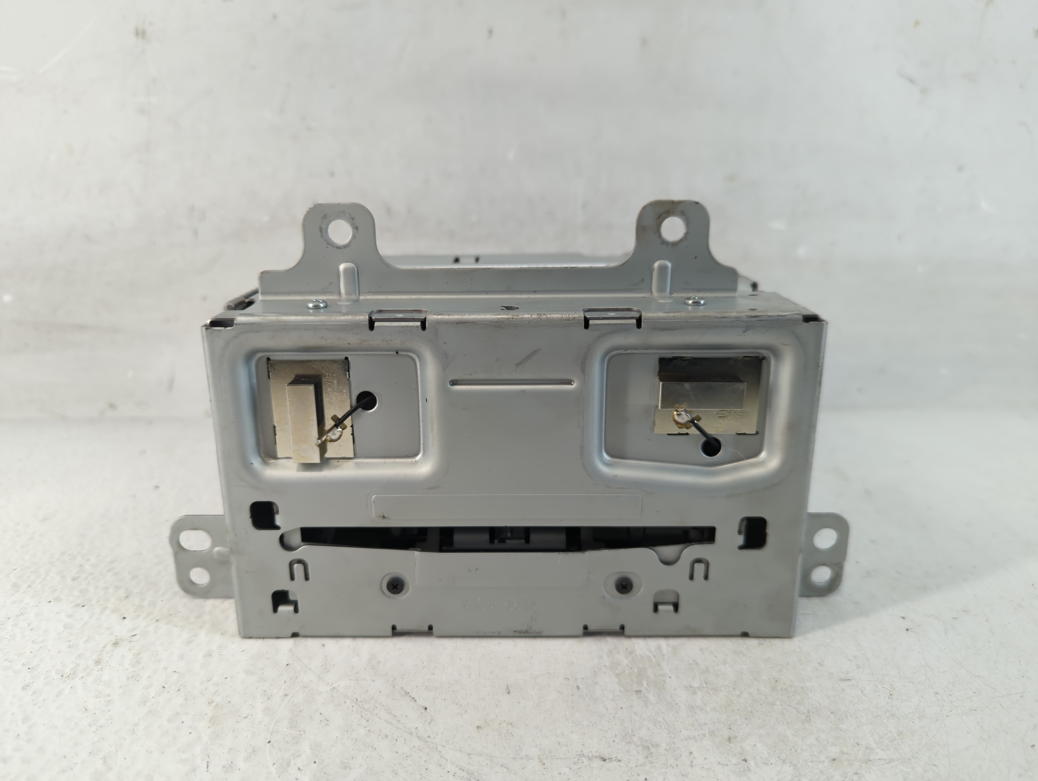 2014-2014 Buick Verano Am Fm Cd Player Radio Receiver 1056720 - Oemusedautoparts1.com