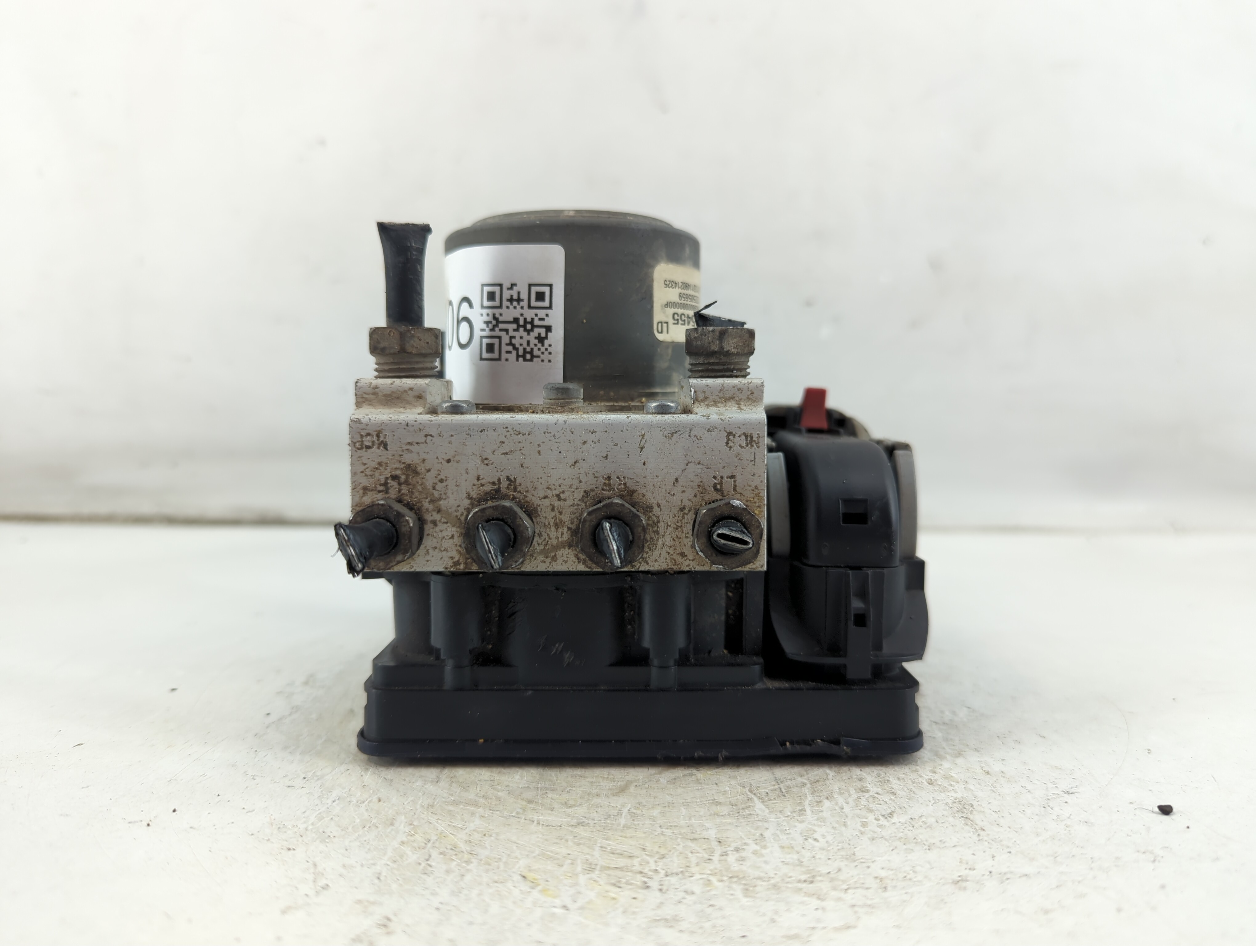 2016-2016 Gmc Sierra 1500 Abs Pump Control Module 1056806 - Oemusedautoparts1.com