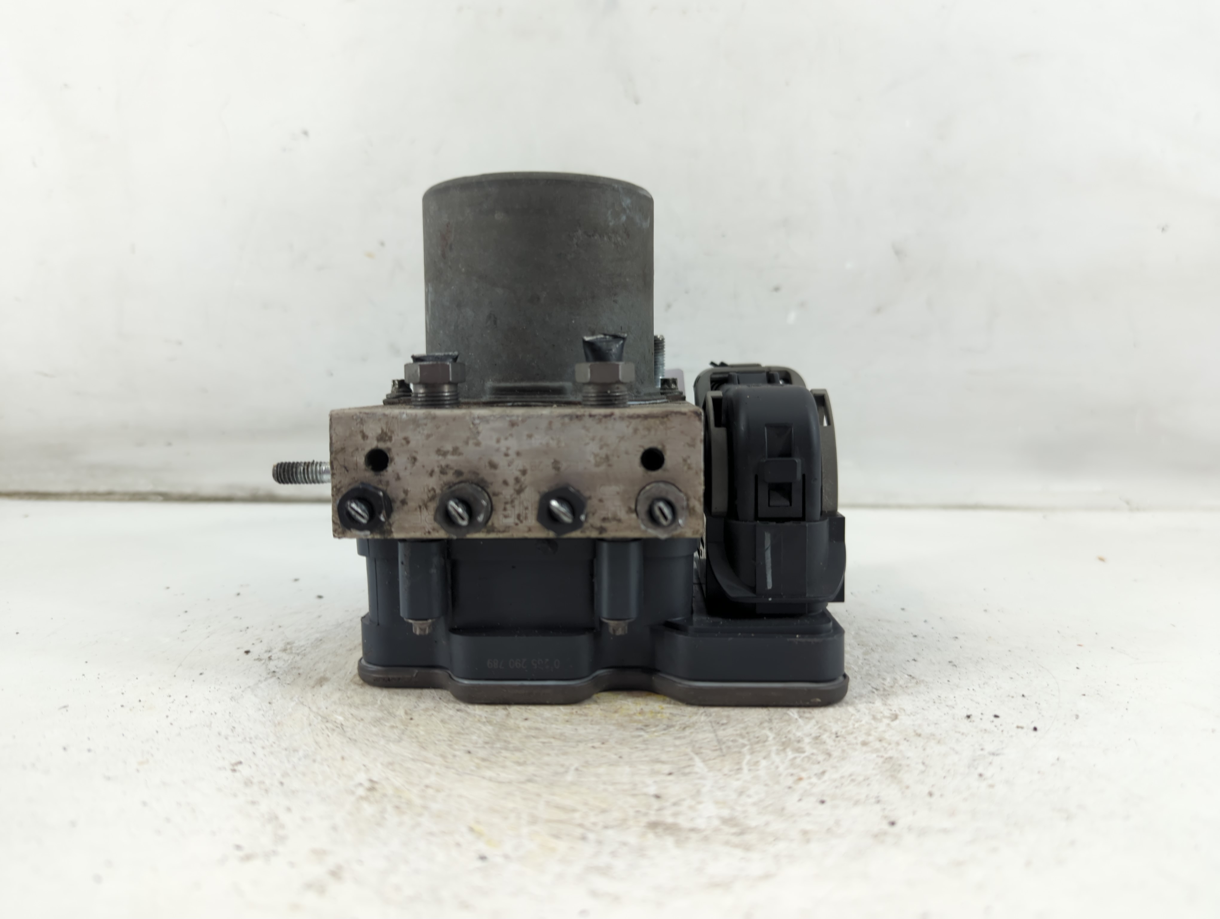 2020-2020 Ford Transit-250 Abs Pump Control Module 1056845 - Oemusedautoparts1.com