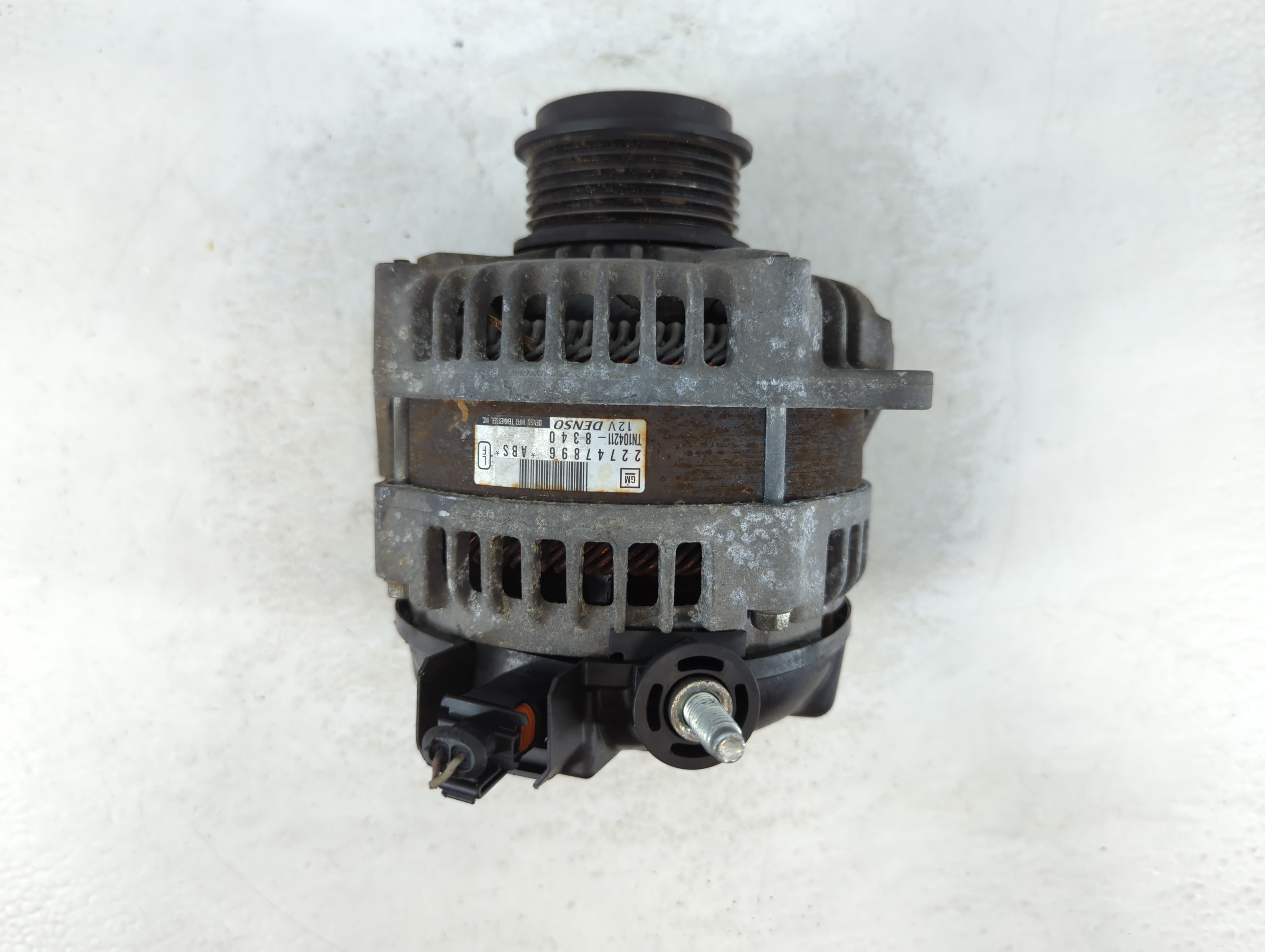 Picture of Gmc Yukon Xl 1500 Alternator Generator Charging Assembly Engine Oem 1056897