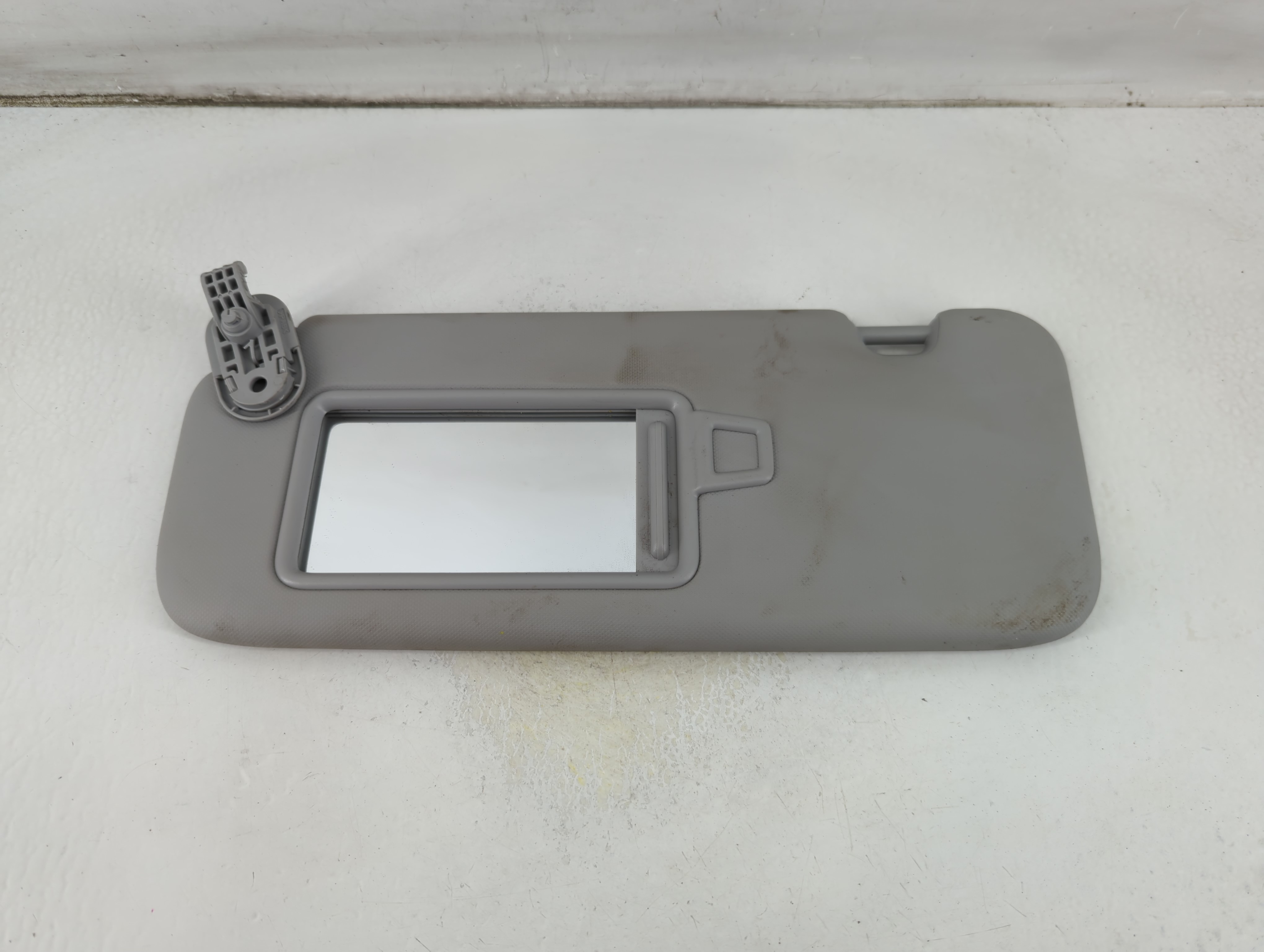 2021-2022 Hyundai Elantra Passenger Sun Visor Mirror Right Sunvisor Grey 1056918 - Oemusedautoparts1.com