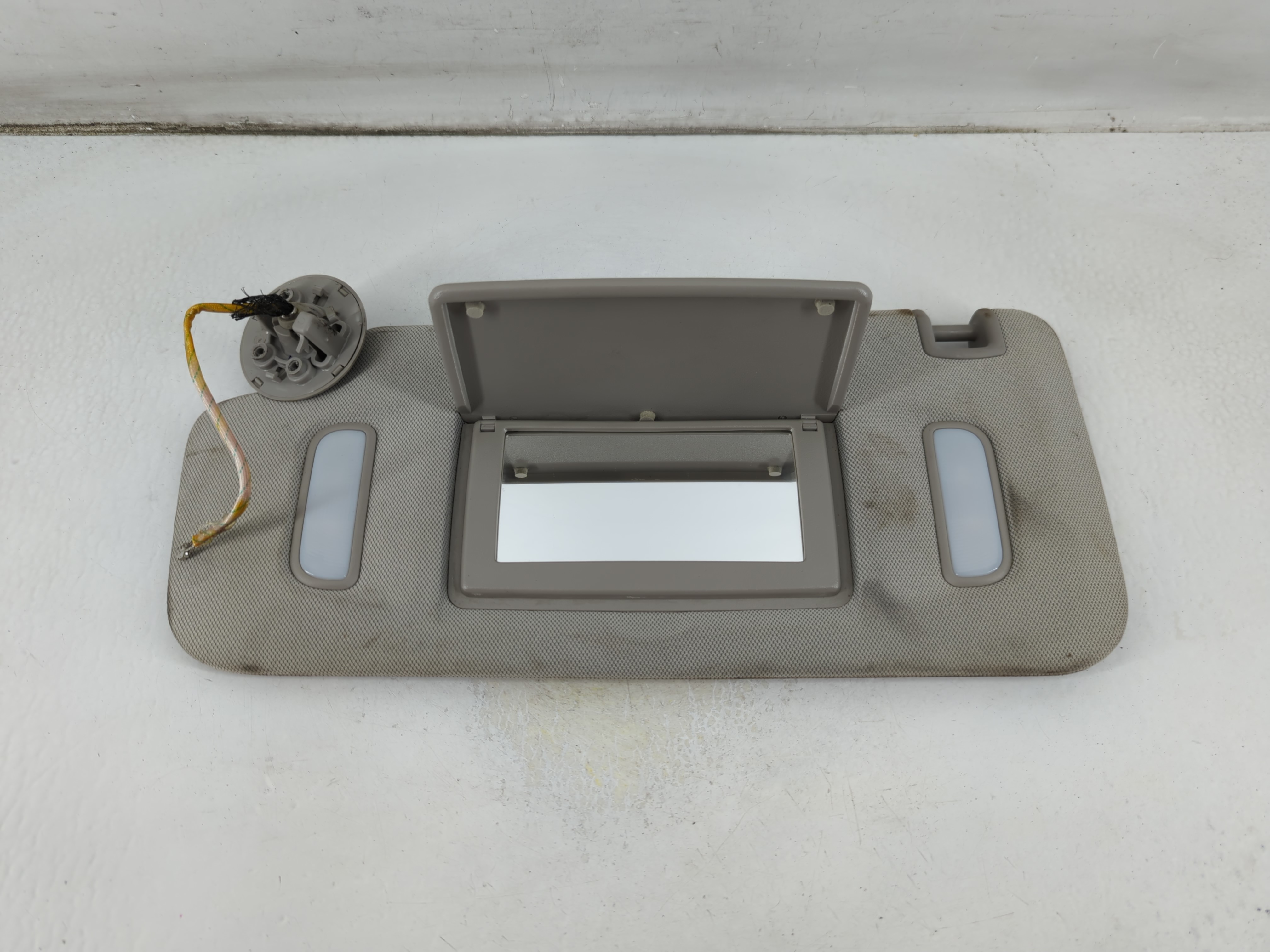 2010-2017 Chevrolet Equinox Driver Sun Visor Mirror Left Sunvisor Grey 1056921 - Oemusedautoparts1.com