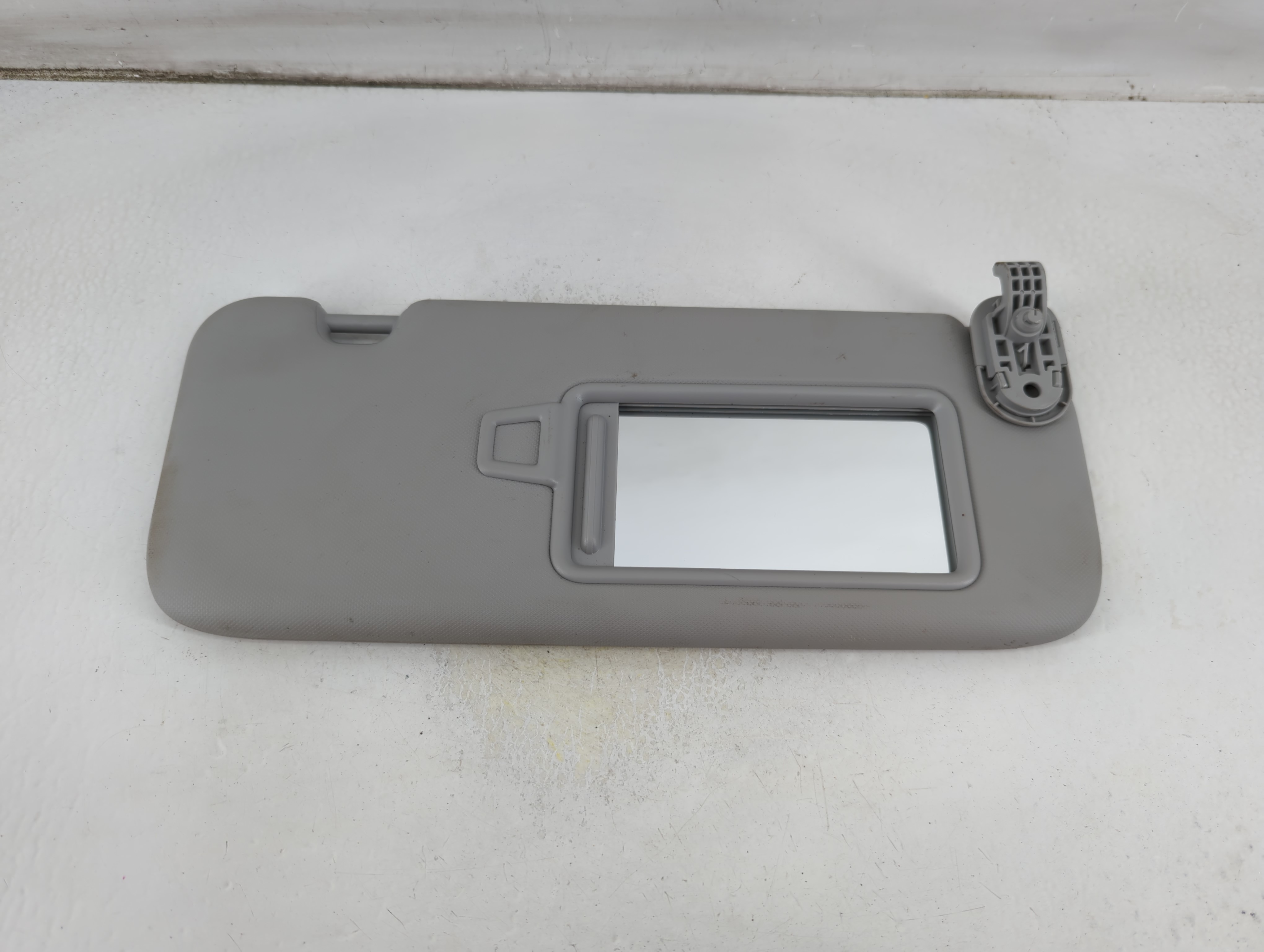 2021-2022 Hyundai Elantra Driver Sun Visor Mirror Left Sunvisor Grey 1056970 - Oemusedautoparts1.com