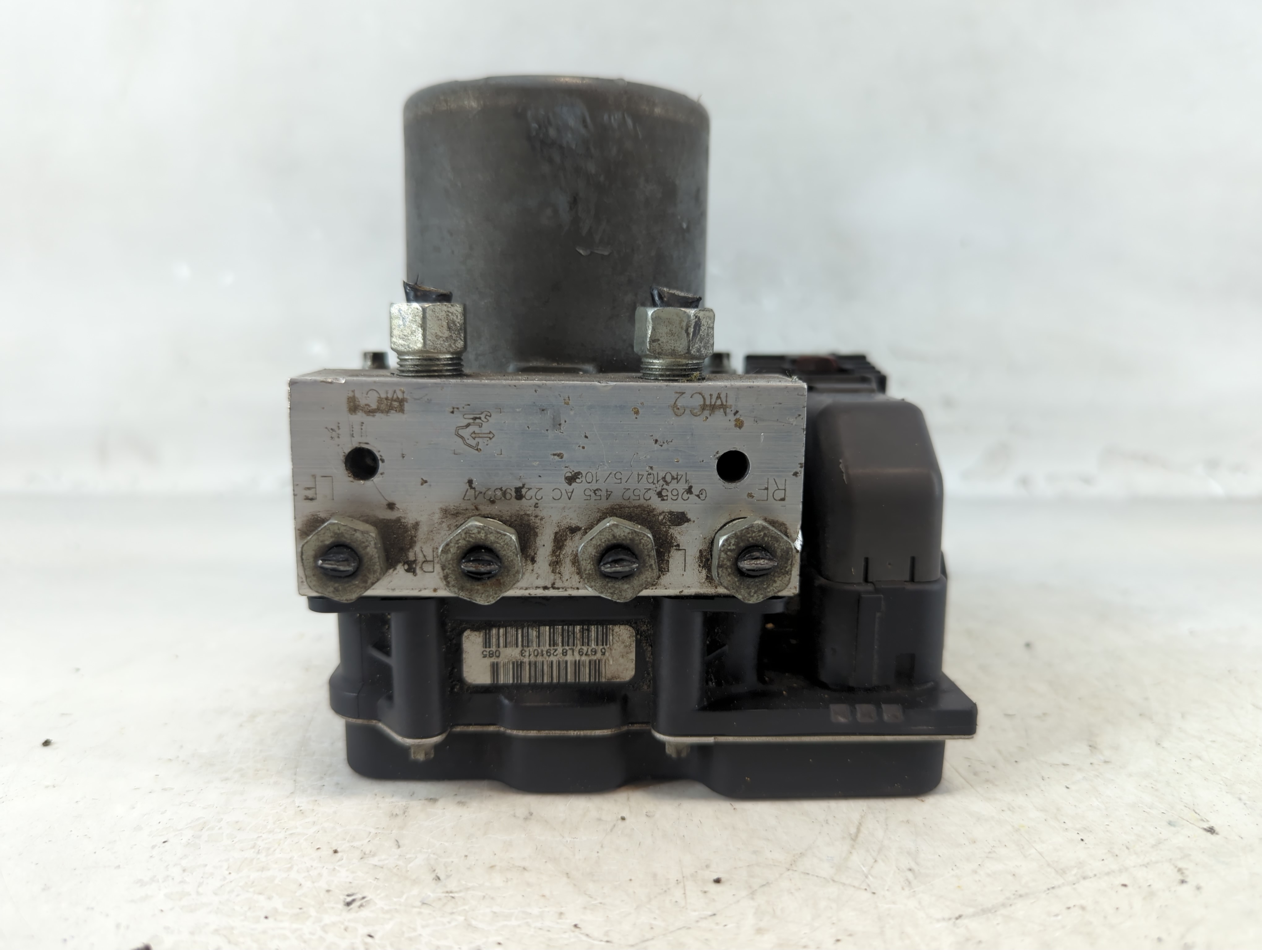 2012-2017 Buick Enclave Abs Pump Control Module 1056990 - Oemusedautoparts1.com