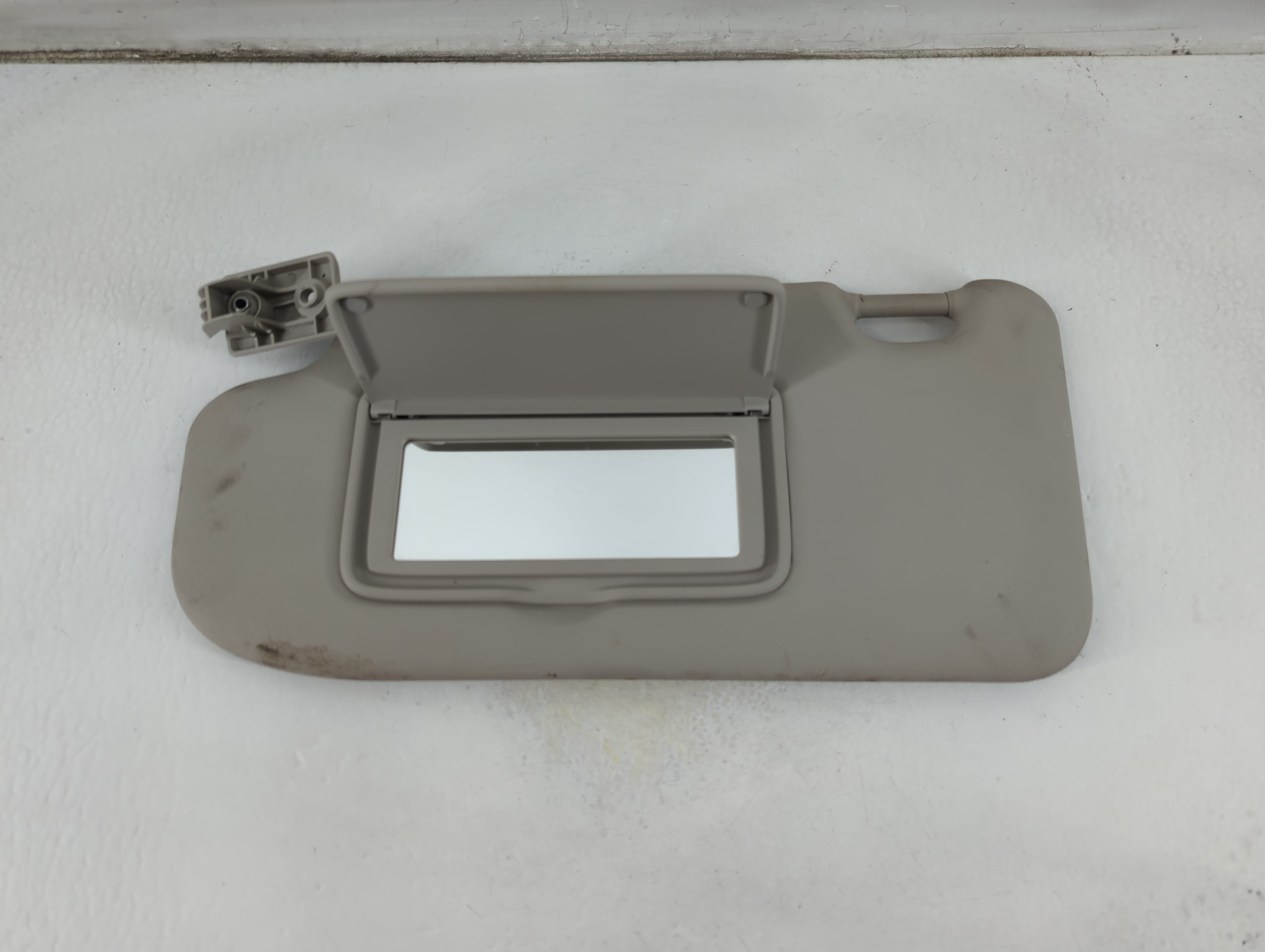 Picture of 2019-2022 Nissan Rogue Sport Driver Sun Visor Mirror Left Sunvisor Grey 1057011