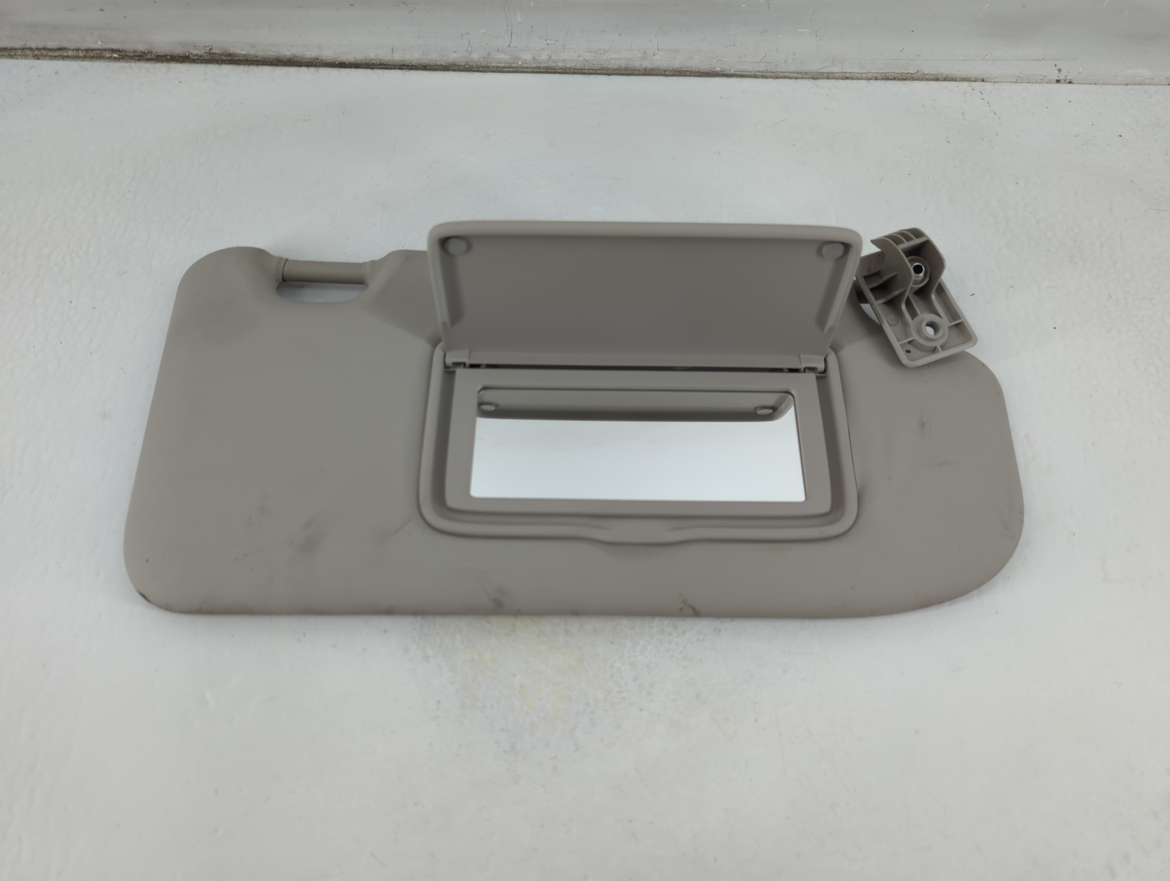Picture of 2019-2022 Nissan Rogue Sport Passenger Sun Visor Mirror Right Sunvisor 1057012