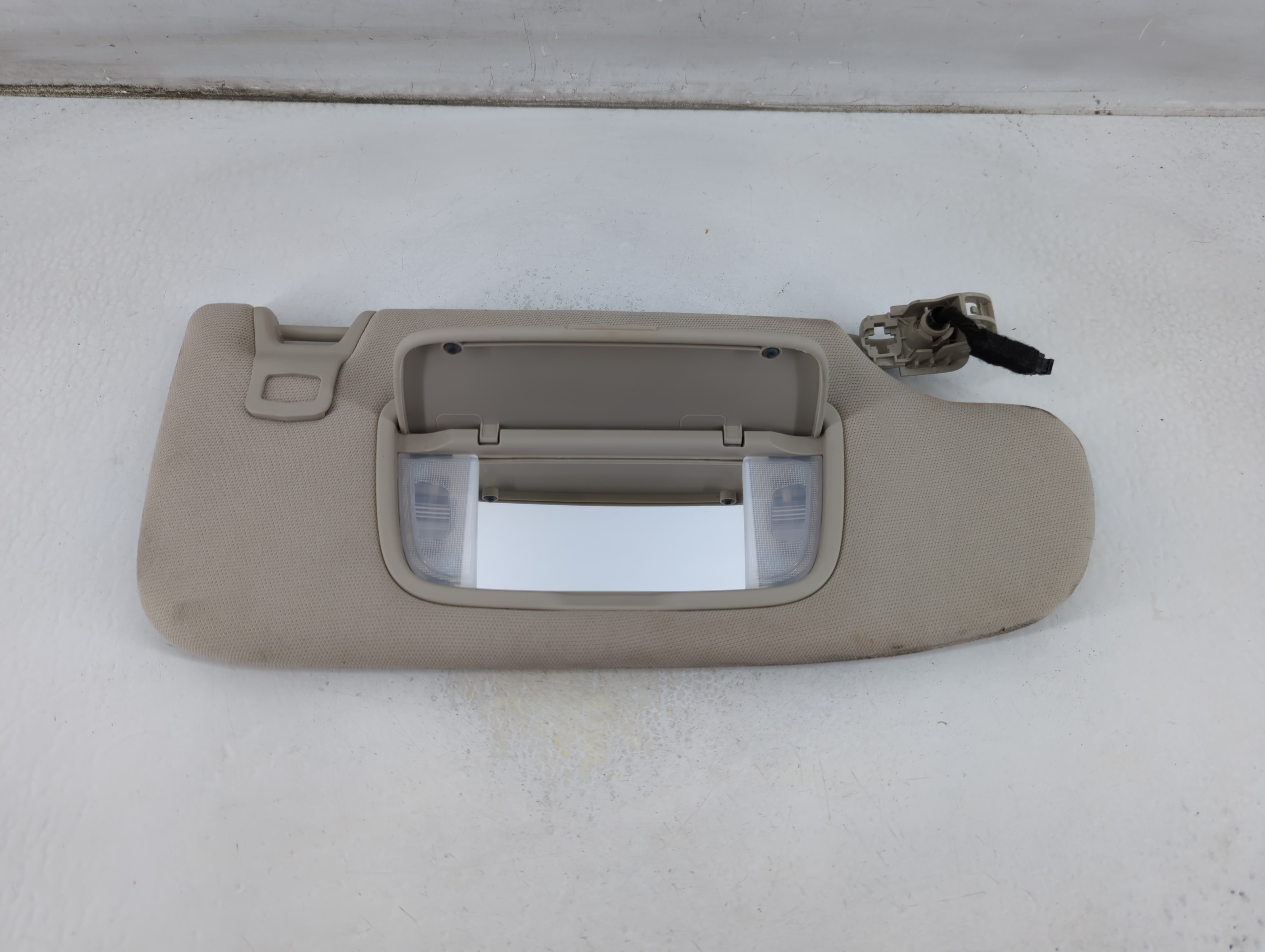 2017-2020 Ford Fusion Passenger Sun Visor Mirror Right Sunvisor Grey 1057022 - Oemusedautoparts1.com