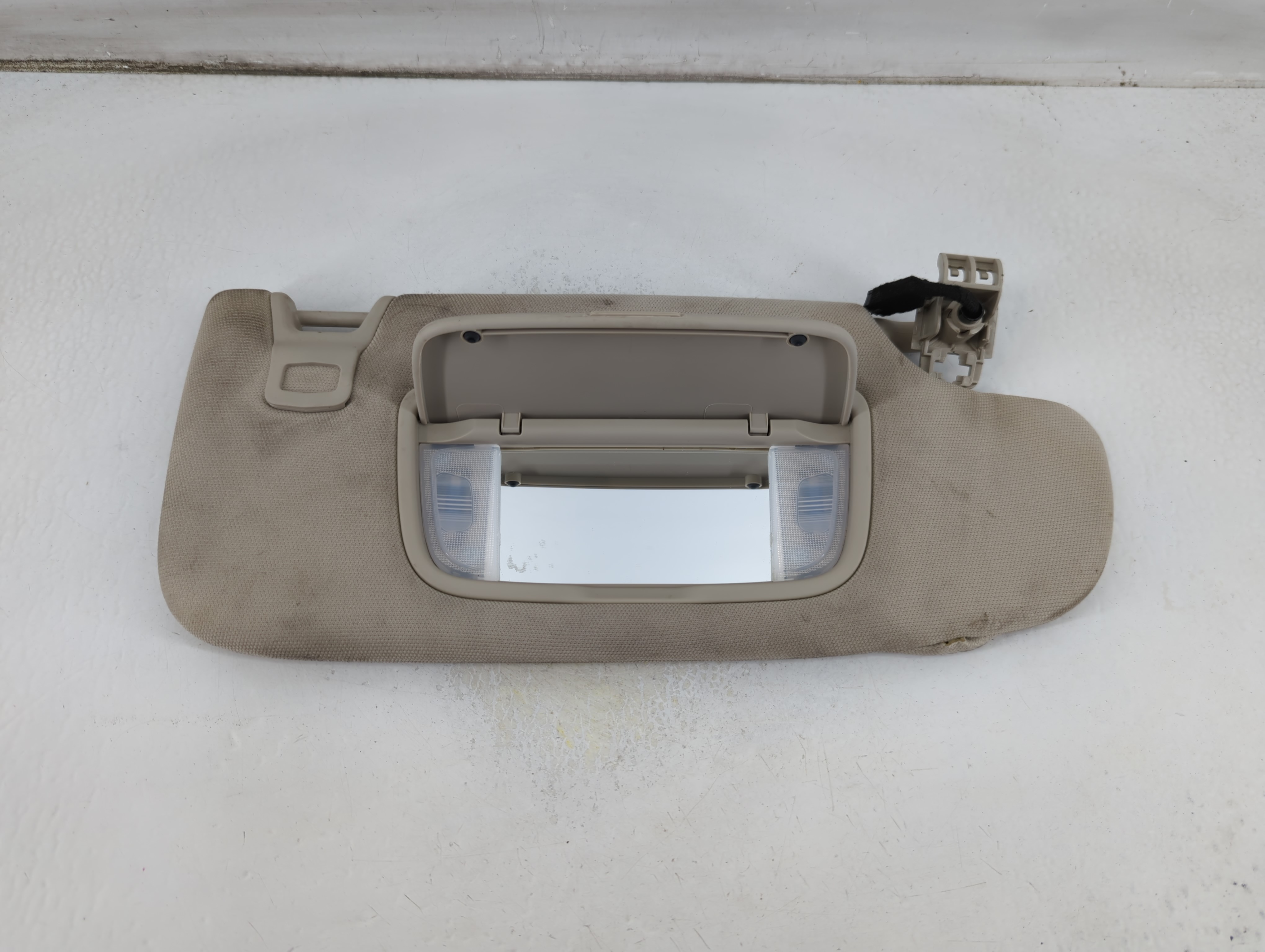 2017-2020 Ford Fusion Passenger Sun Visor Mirror Right Sunvisor 1057031 - Oemusedautoparts1.com