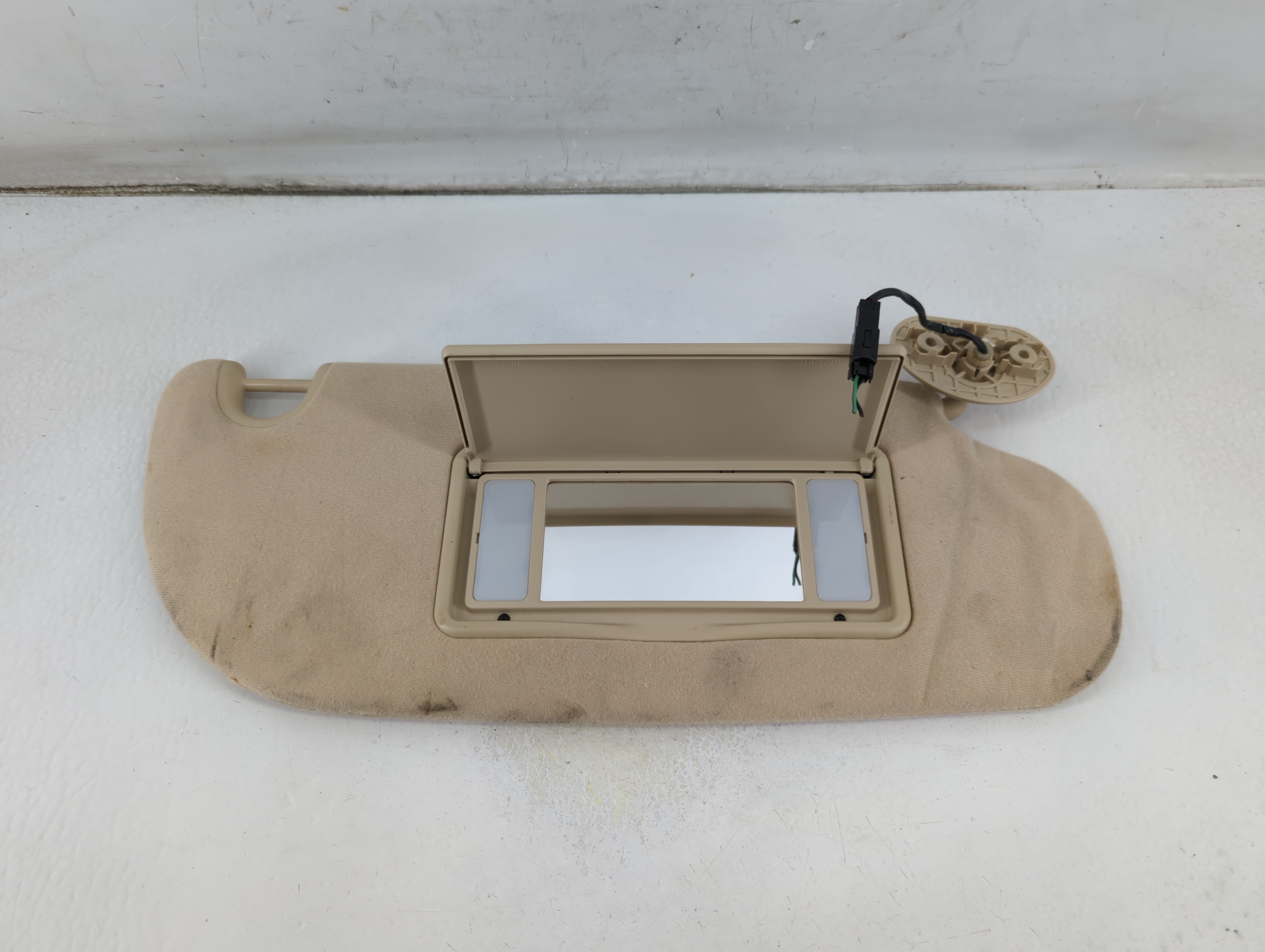 2006-2009 Mercury Mountaineer Passenger Sun Visor Mirror Right Sunvisor 1057061 - Oemusedautoparts1.com