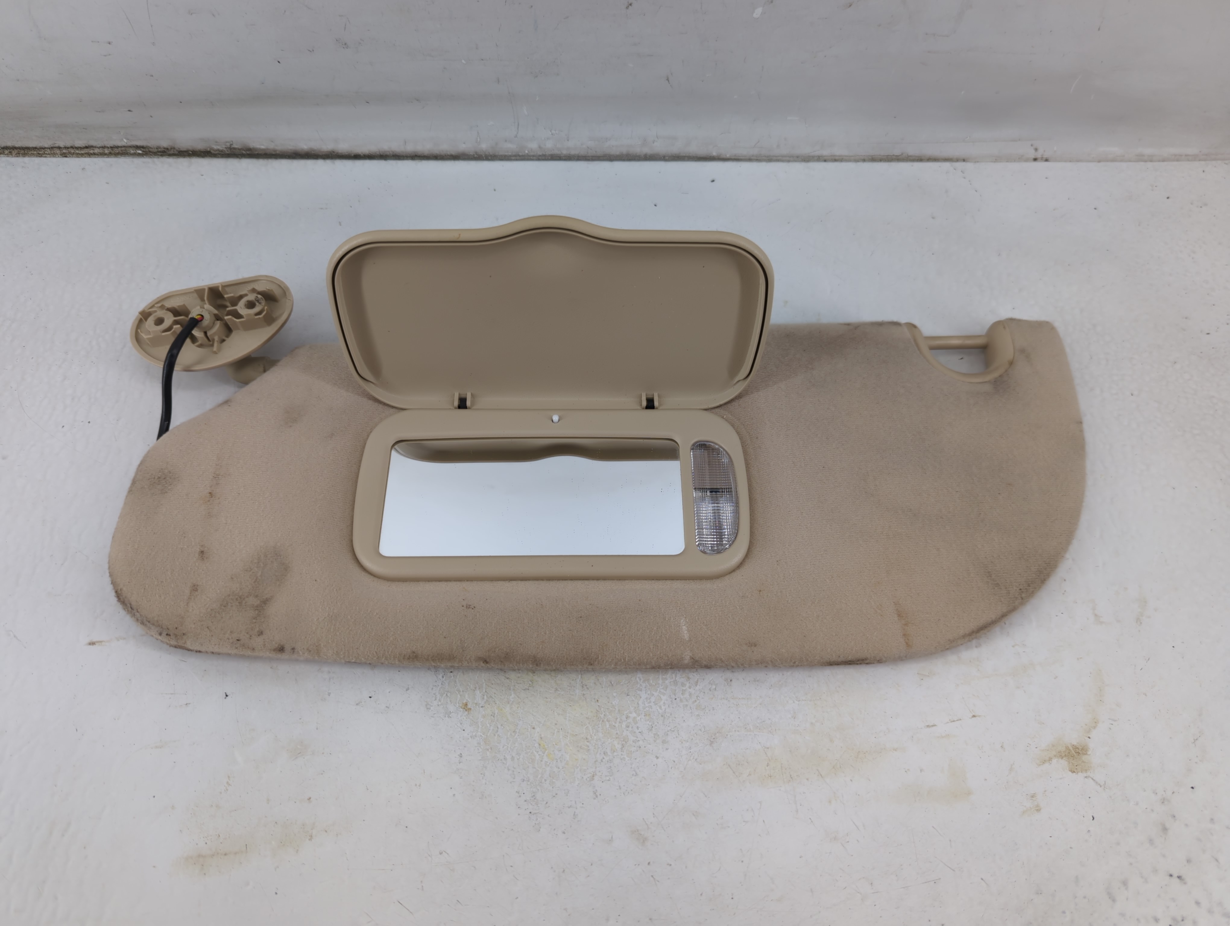 2006-2009 Mercury Mountaineer Driver Sun Visor Mirror Left Sunvisor 1057062 - Oemusedautoparts1.com