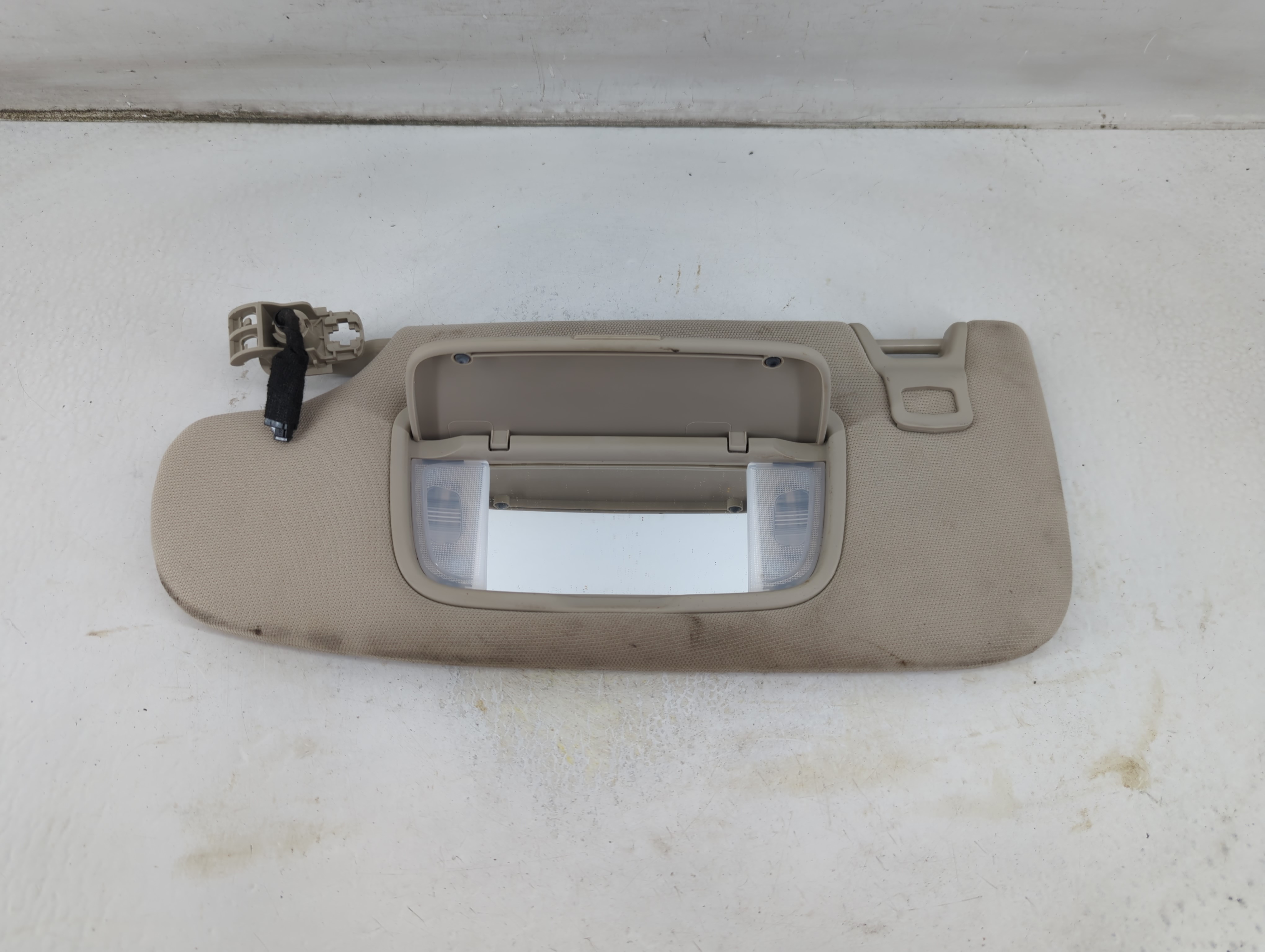 2017-2020 Ford Fusion Driver Sun Visor Mirror Left Sunvisor Ivory 1057071 - Oemusedautoparts1.com