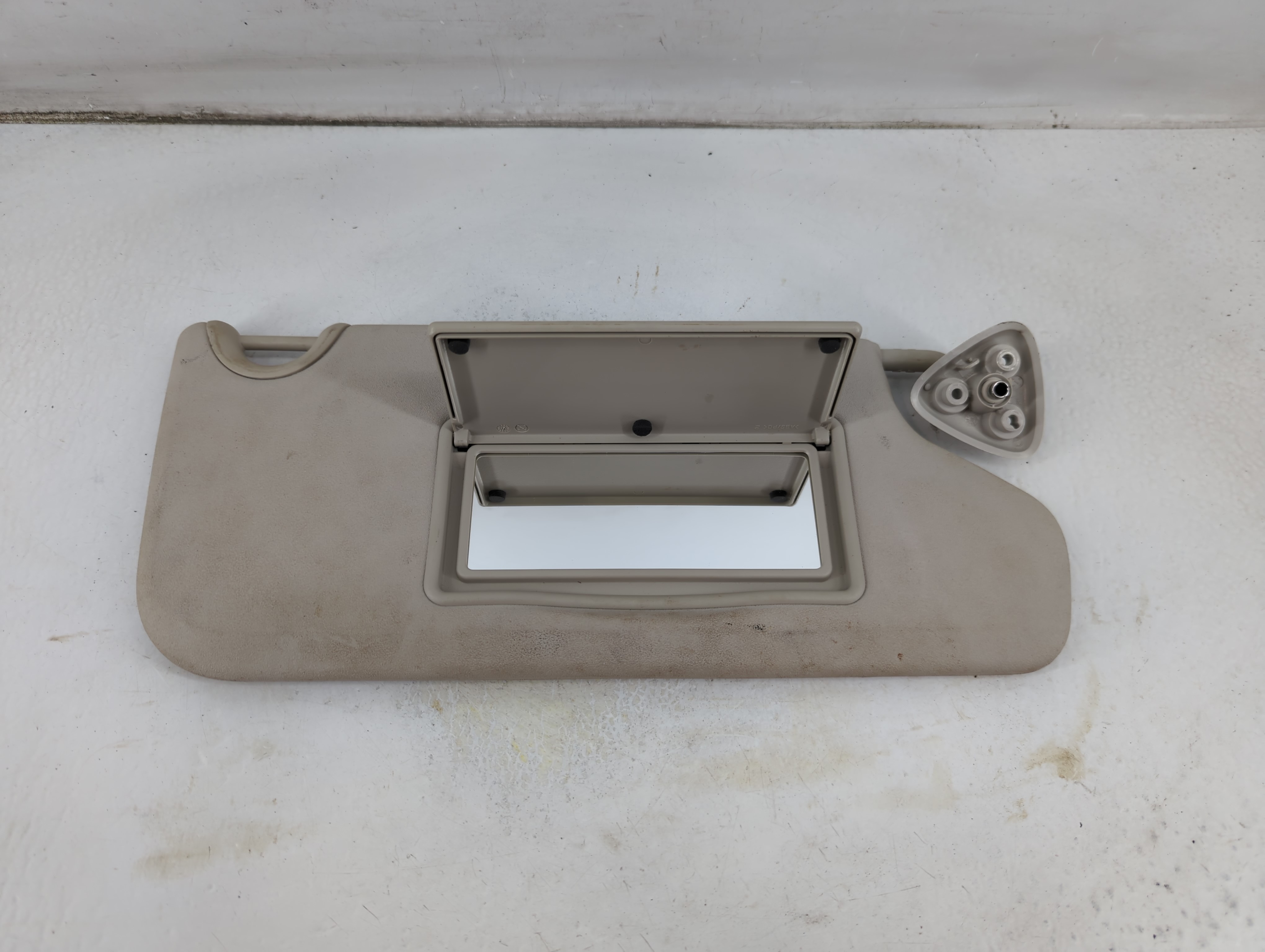 2018 Dodge Journey Passenger Sun Visor Mirror Right Sunvisor Beige 1057072 - Oemusedautoparts1.com