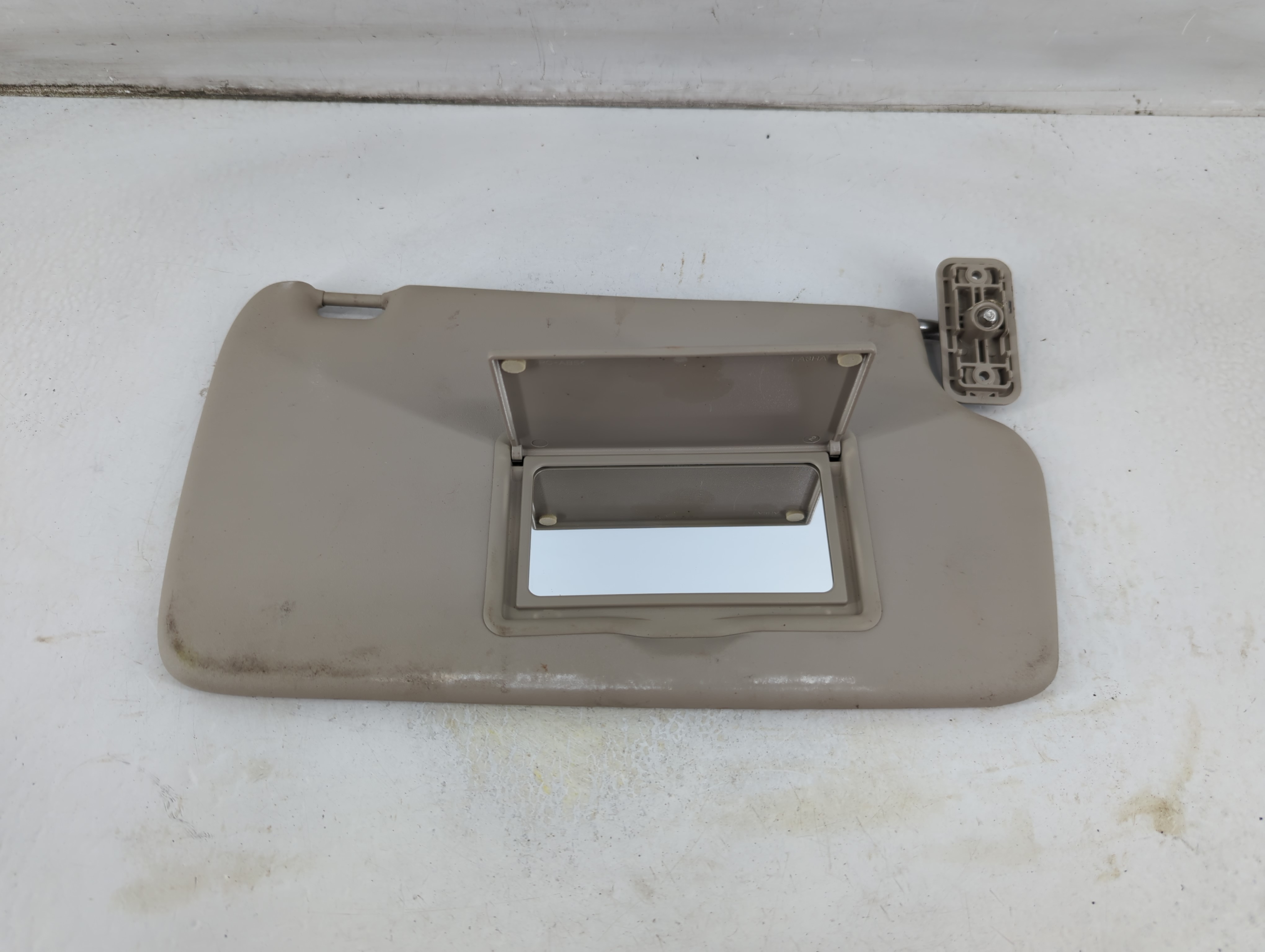 2011-2019 Ford Fiesta Passenger Sun Visor Mirror Right Sunvisor Beige 1057080 - Oemusedautoparts1.com