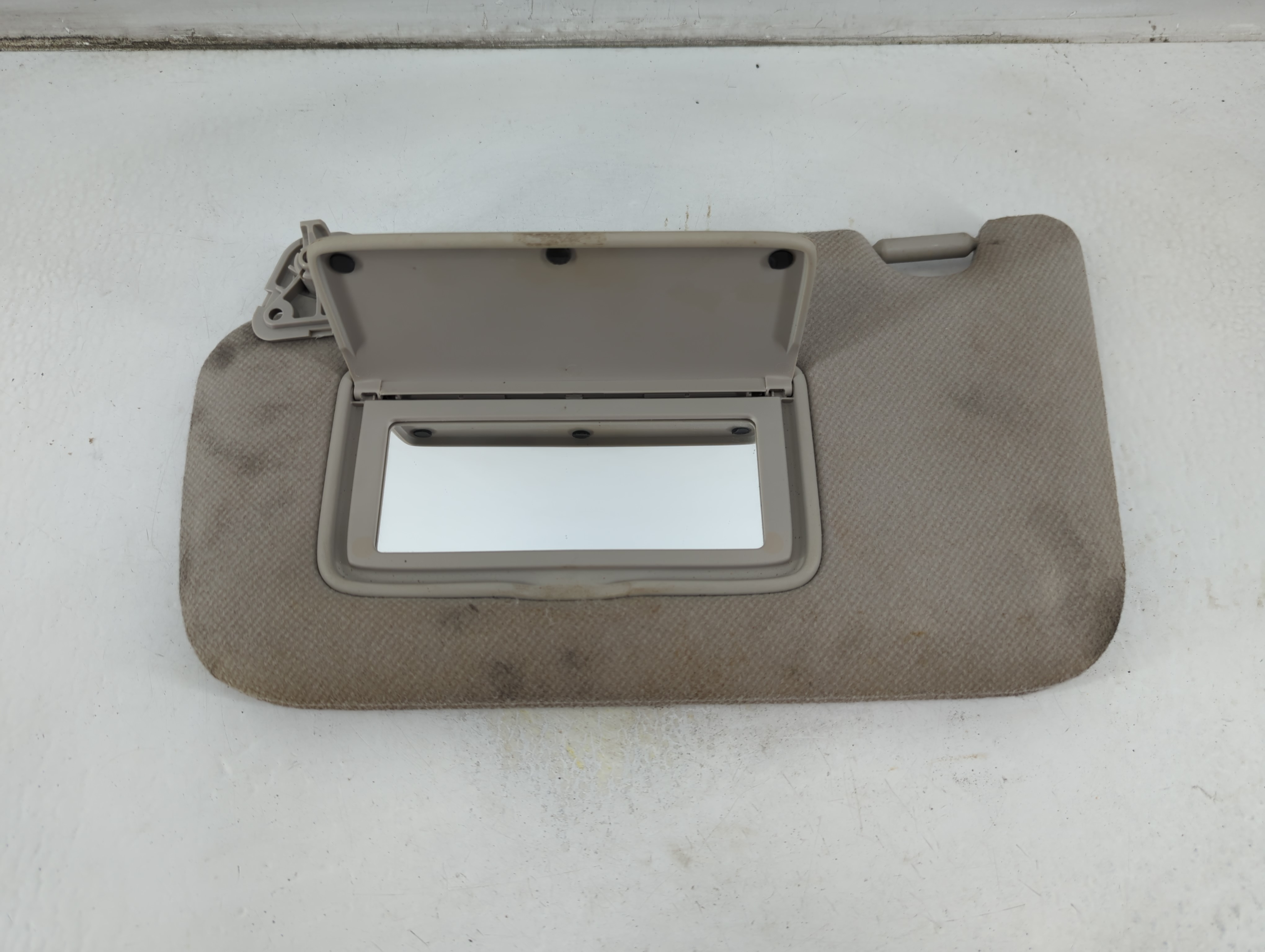 2013-2019 Nissan Sentra Driver Sun Visor Mirror Left Sunvisor Grey 1057084 - Oemusedautoparts1.com