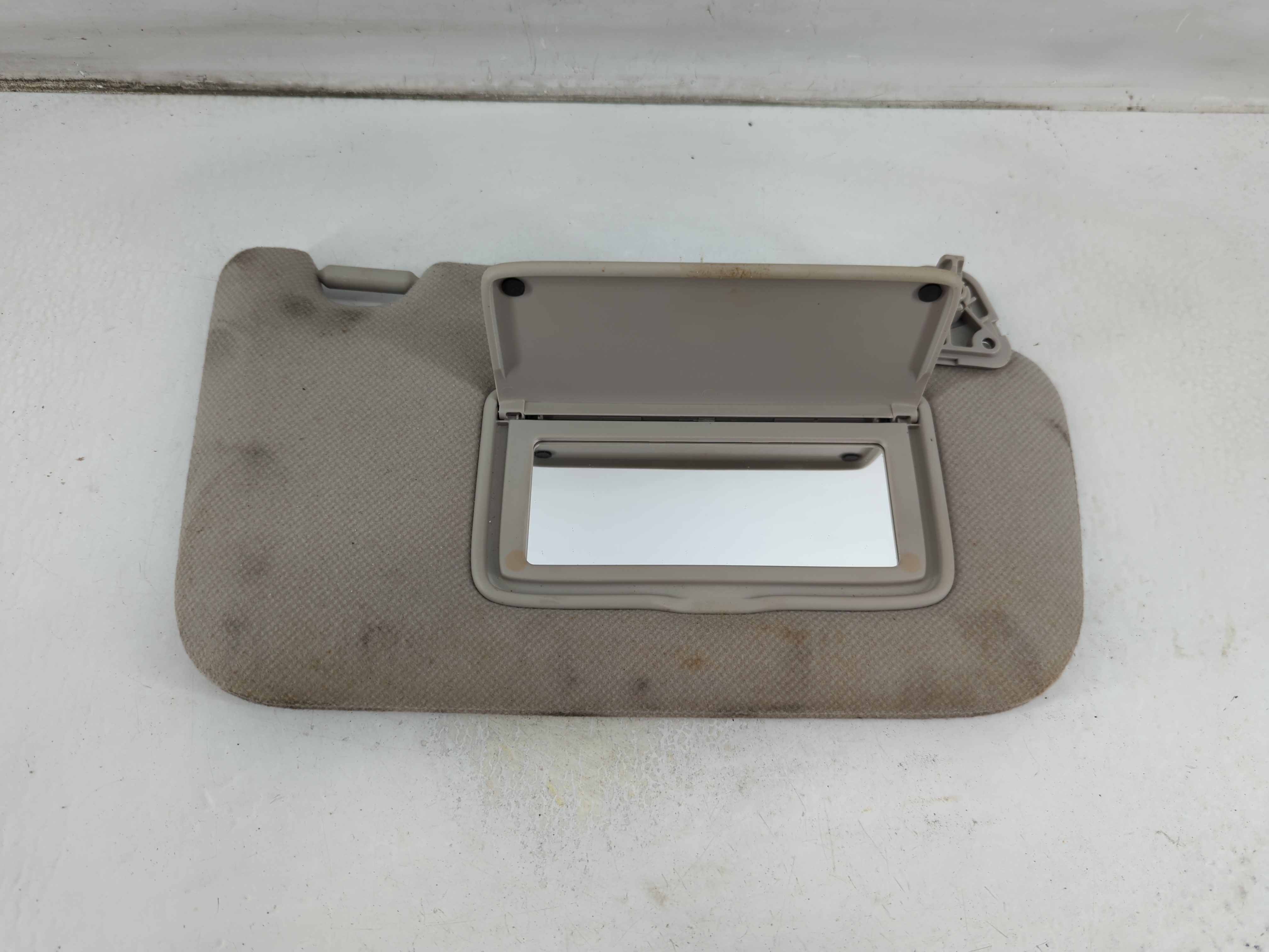 2013-2019 Nissan Sentra Passenger Sun Visor Mirror Right Sunvisor Grey 1057085 - Oemusedautoparts1.com