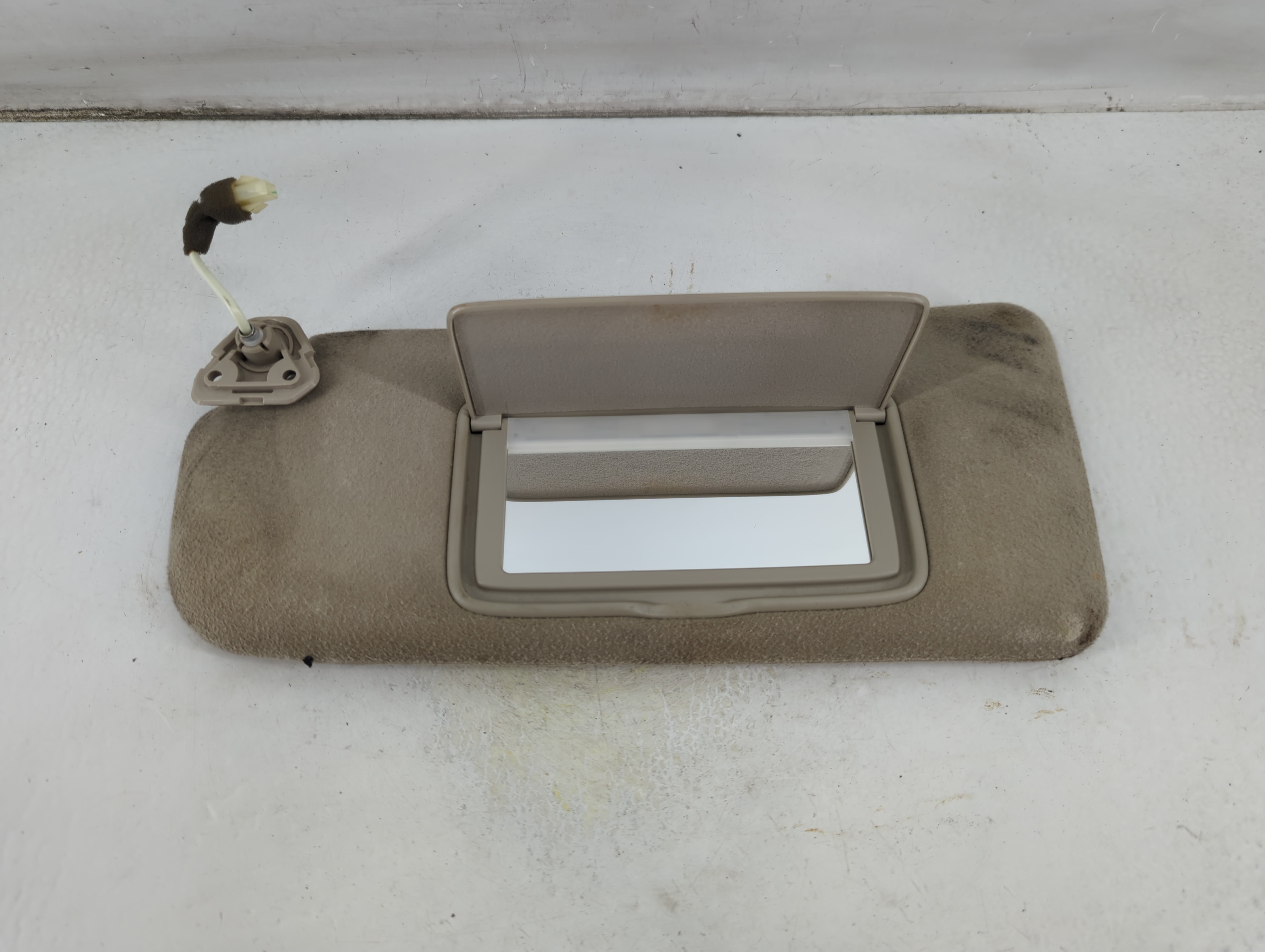 Picture of 2005-2007 Infiniti G35 Driver Sun Visor Mirror Left Sunvisor Grey 1057094