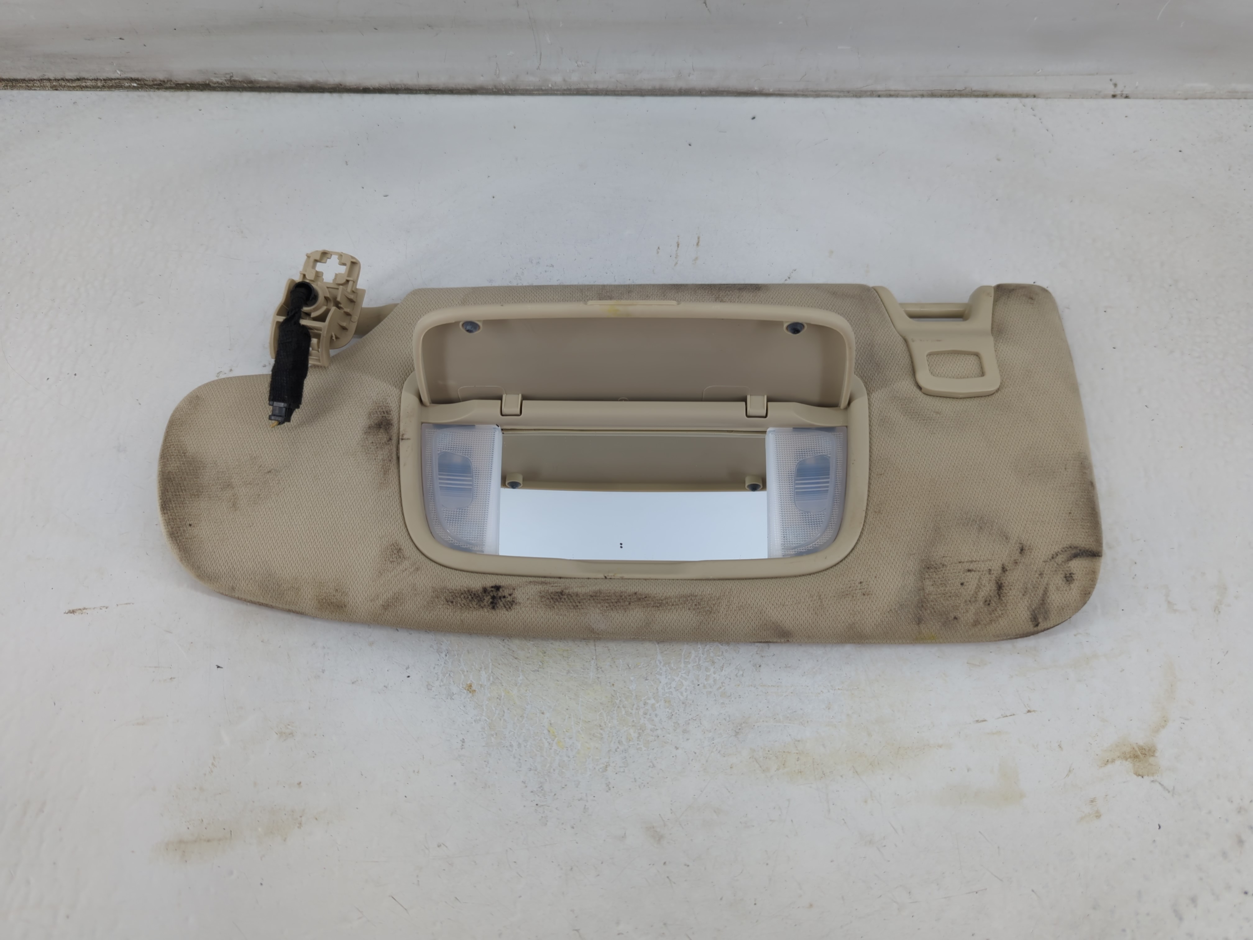 2015-2016 Ford Fusion Driver Sun Visor Mirror Left Sunvisor Beige 1057106 - Oemusedautoparts1.com