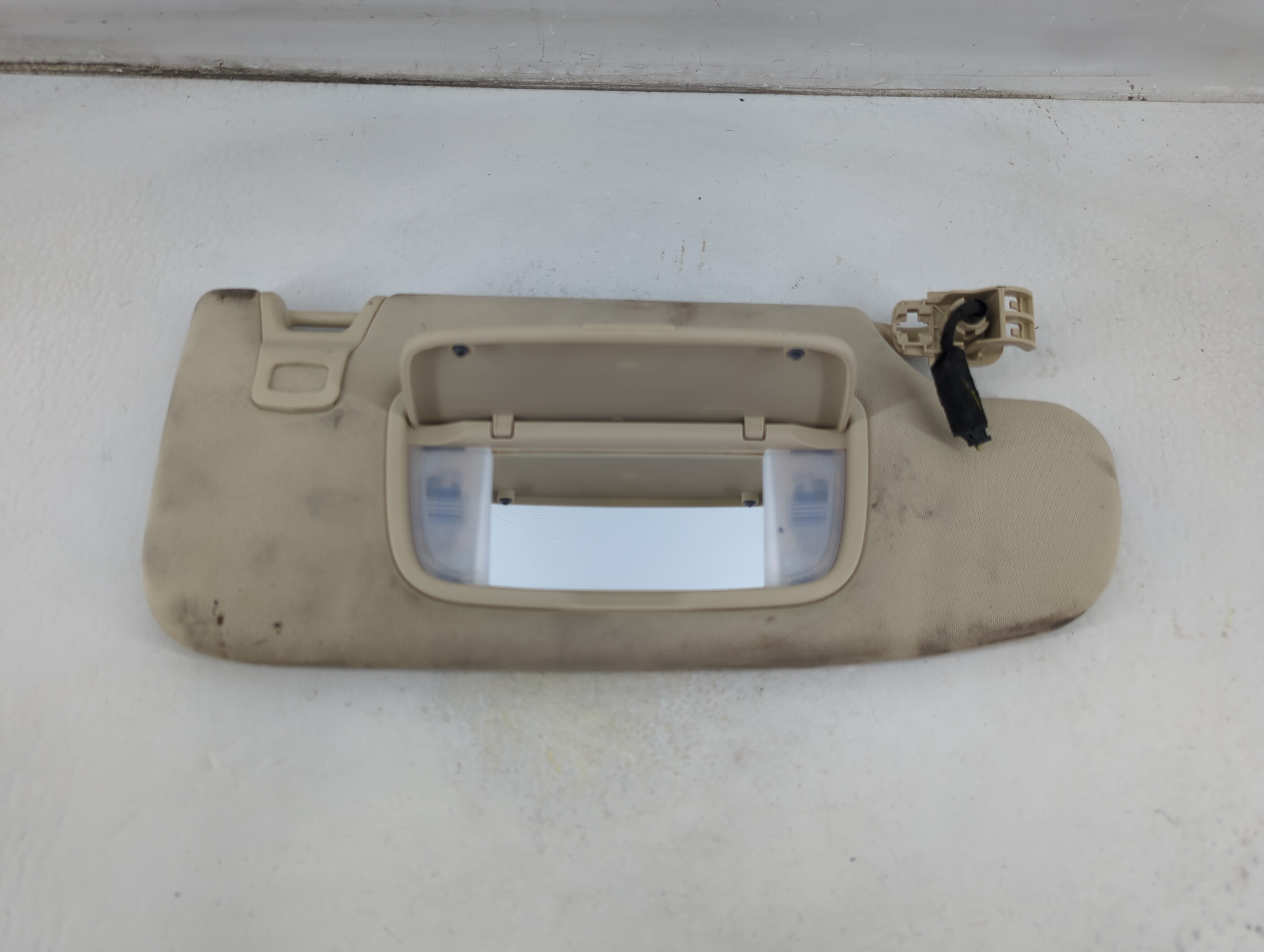2013-2014 Ford Fusion Passenger Sun Visor Mirror Right Sunvisor Beige 1057107 - Oemusedautoparts1.com