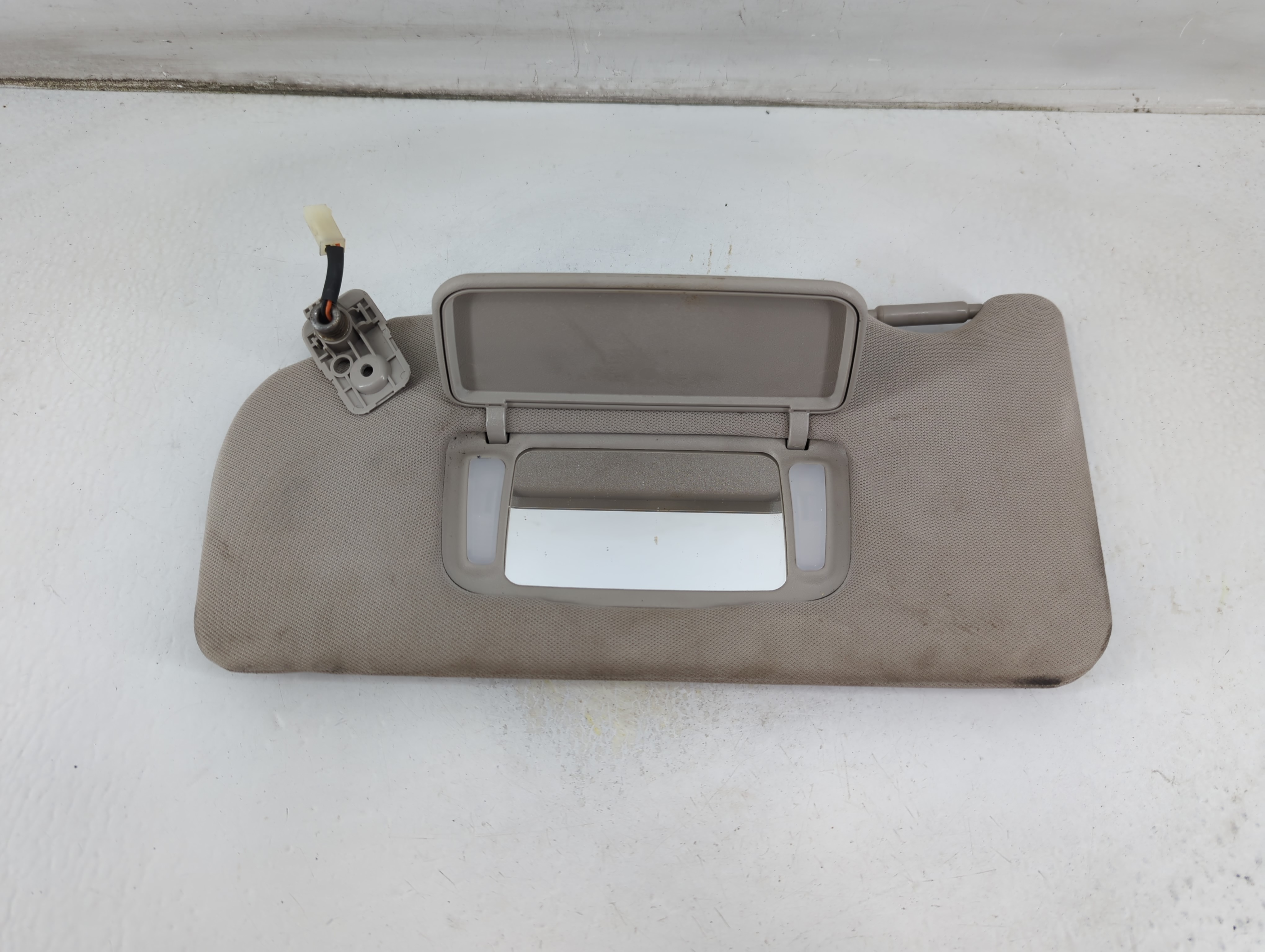 2010-2012 Nissan Altima Driver Sun Visor Mirror Left Sunvisor Beige 1057108 - Oemusedautoparts1.com