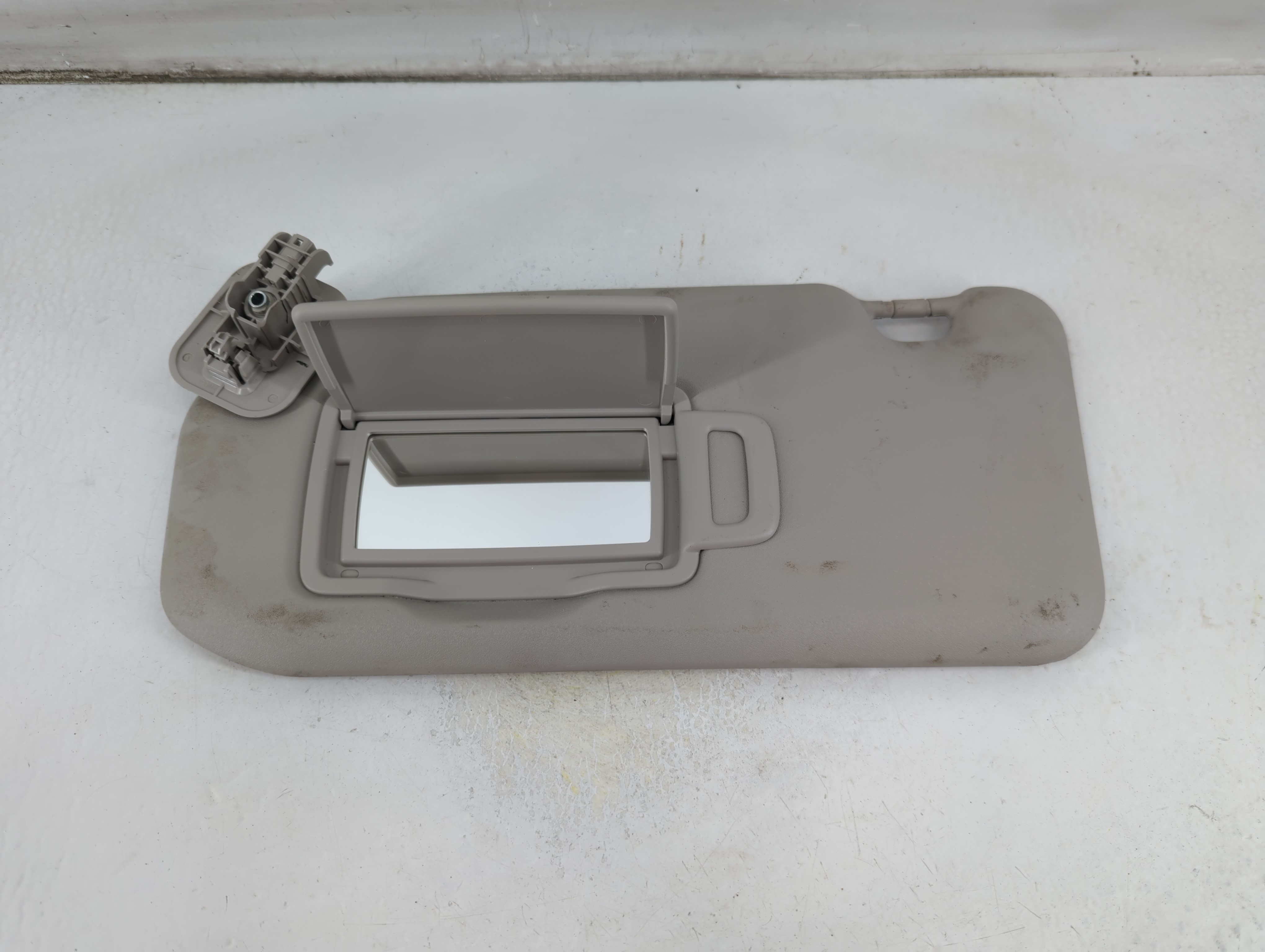 2020-2022 Nissan Sentra Driver Sun Visor Mirror Left Sunvisor Grey 1057109 - Oemusedautoparts1.com