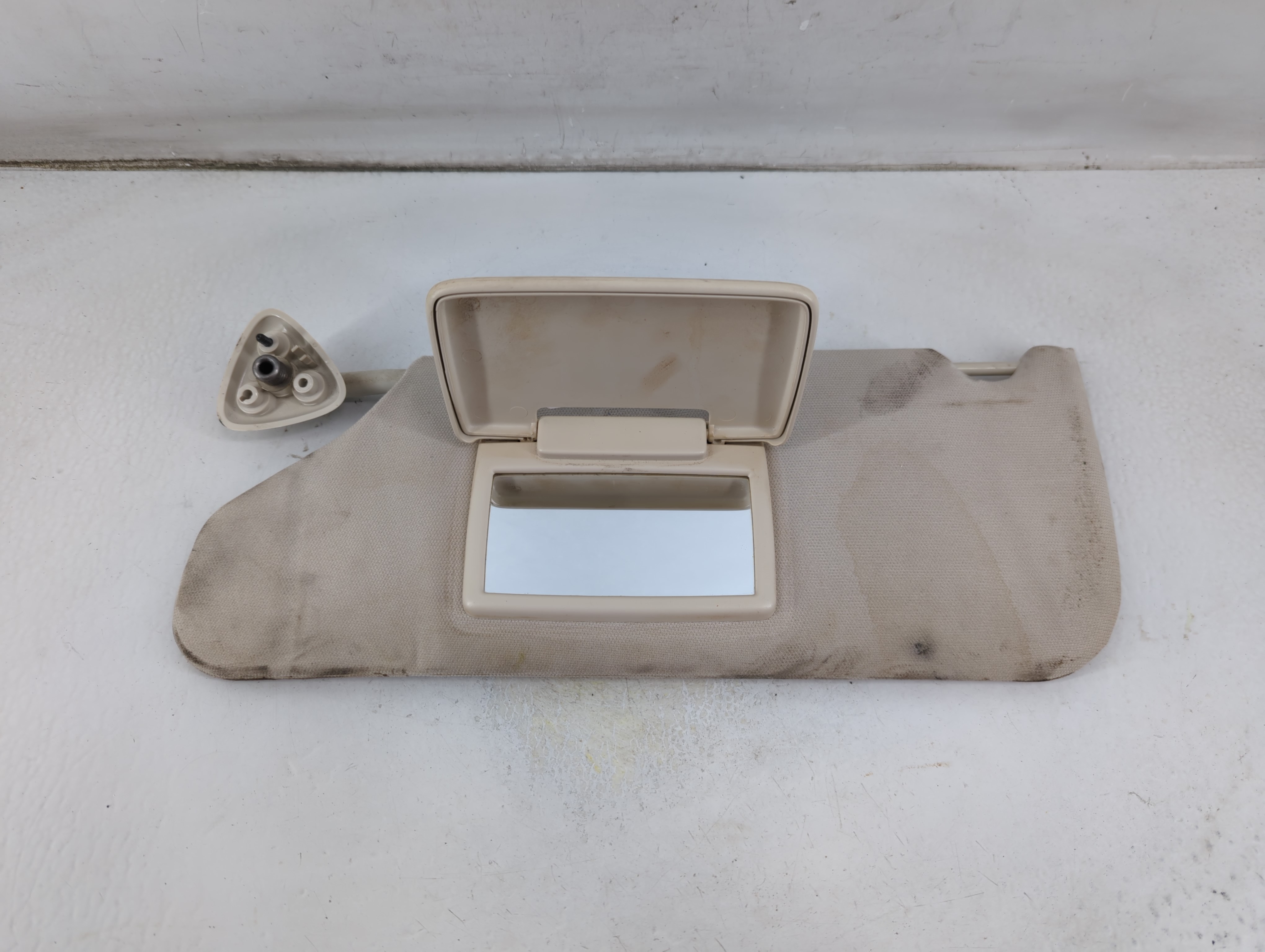 2008-2010 Dodge Charger Driver Sun Visor Mirror Left Sunvisor Ivory 1057110 - Oemusedautoparts1.com
