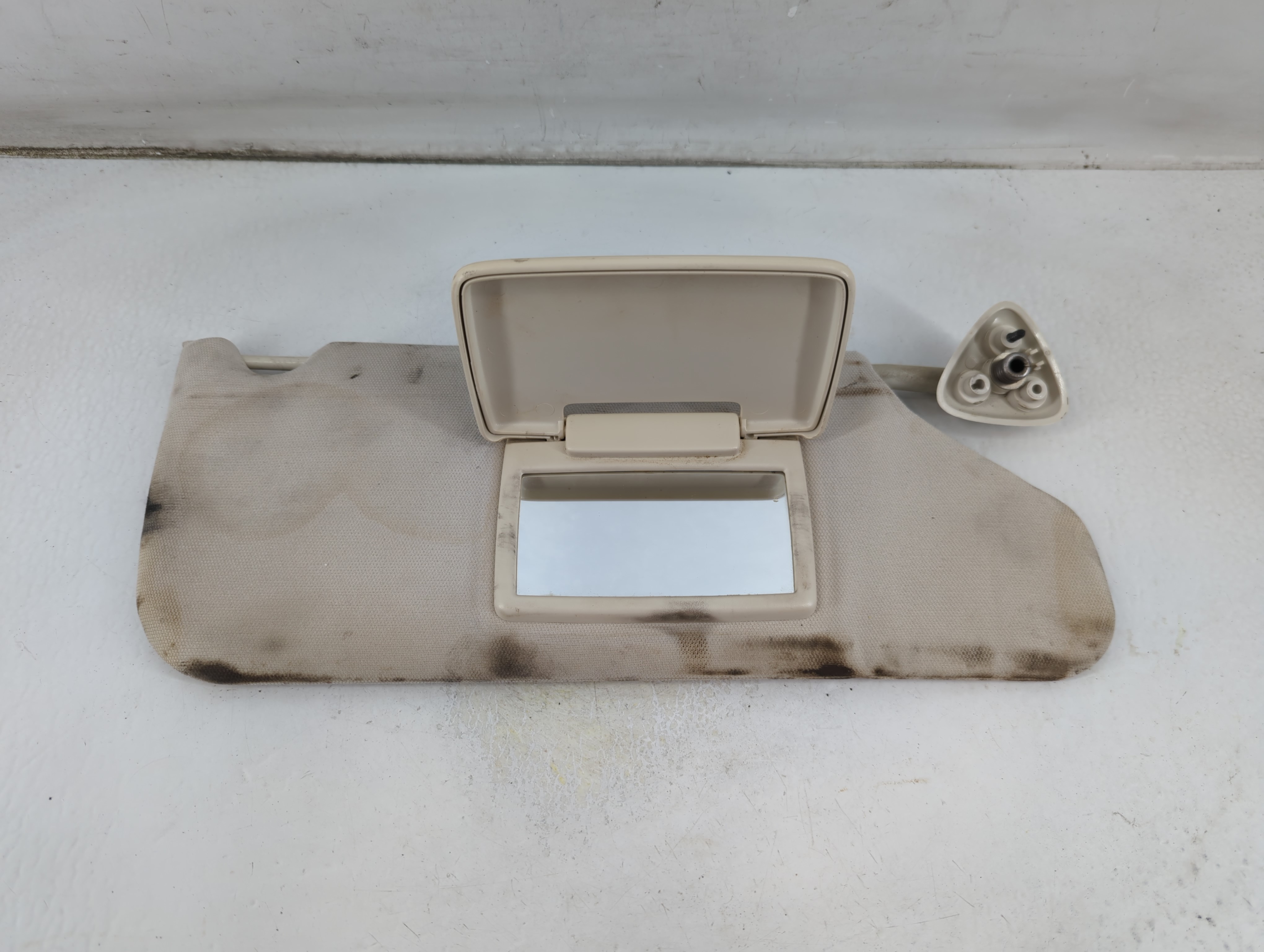 2008-2010 Dodge Charger Passenger Sun Visor Mirror Right Sunvisor Ivory 1057111 - Oemusedautoparts1.com