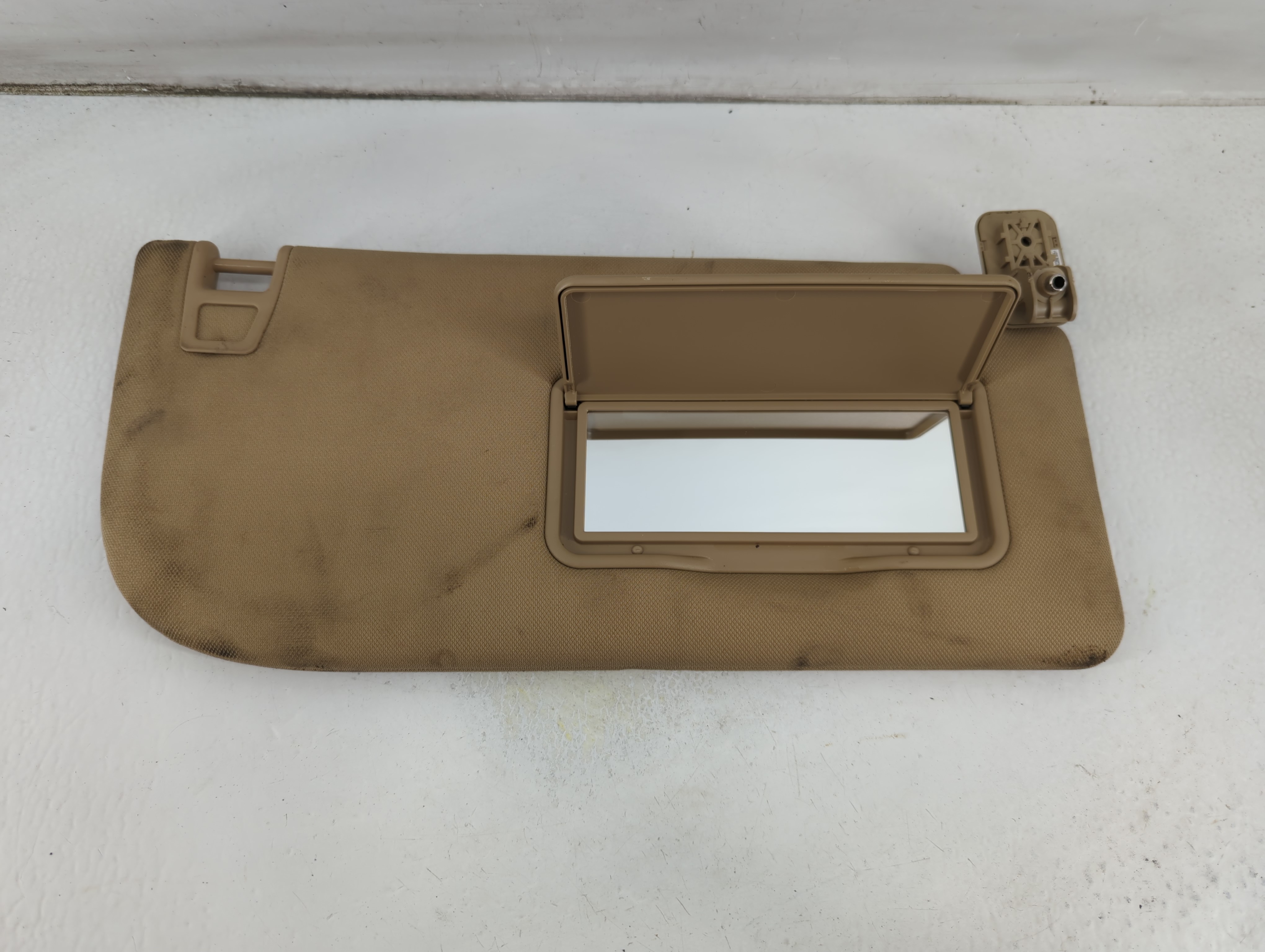2015-2017 Ford F-150 Passenger Sun Visor Mirror Right Sunvisor Beige 1057115 - Oemusedautoparts1.com