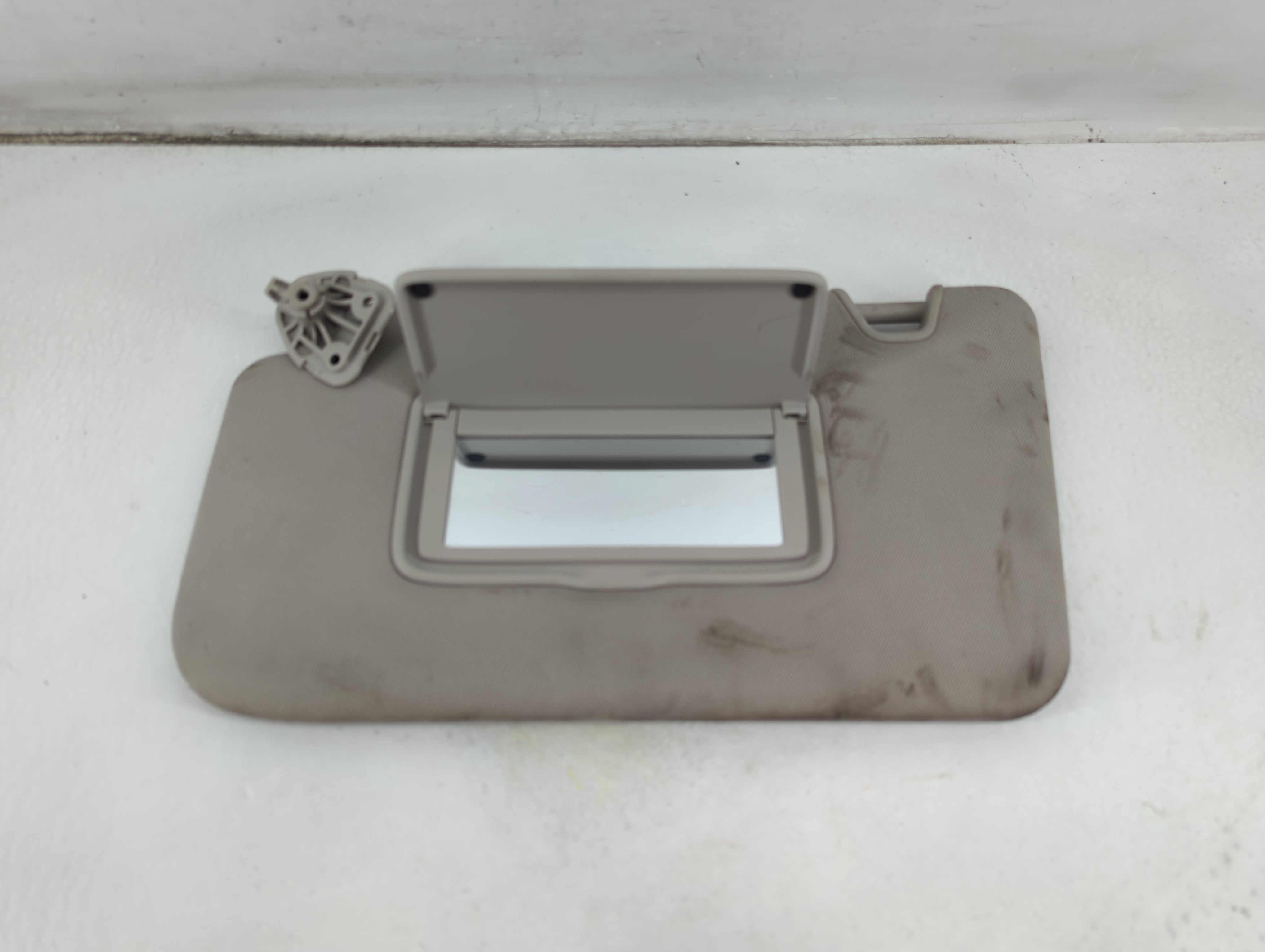 Picture of 2018-2020 Nissan Rogue Driver Sun Visor Mirror Left Sunvisor Grey 1057121
