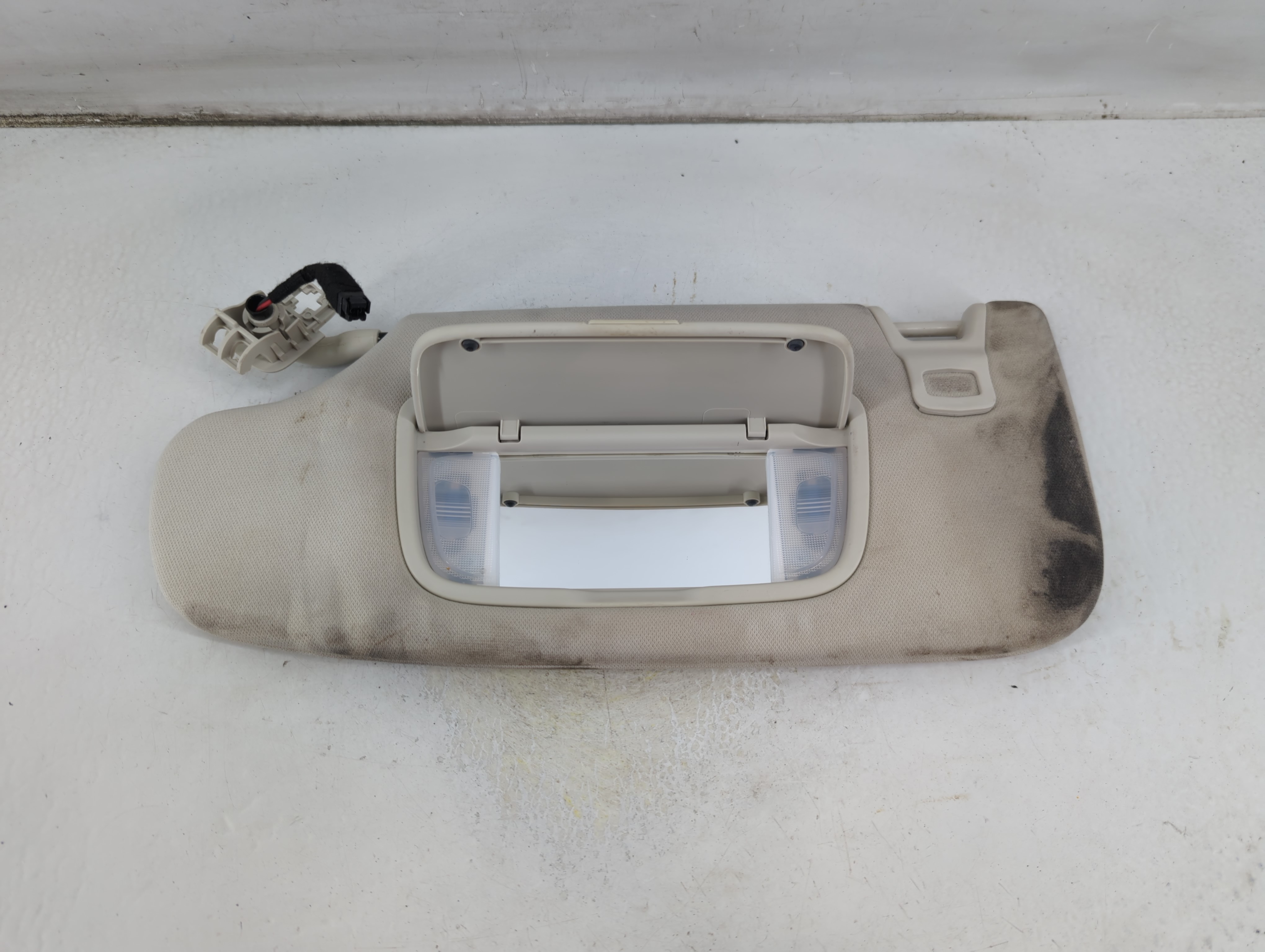 2015-2020 Ford Edge Driver Sun Visor Mirror Left Sunvisor Ivory 1057122 - Oemusedautoparts1.com