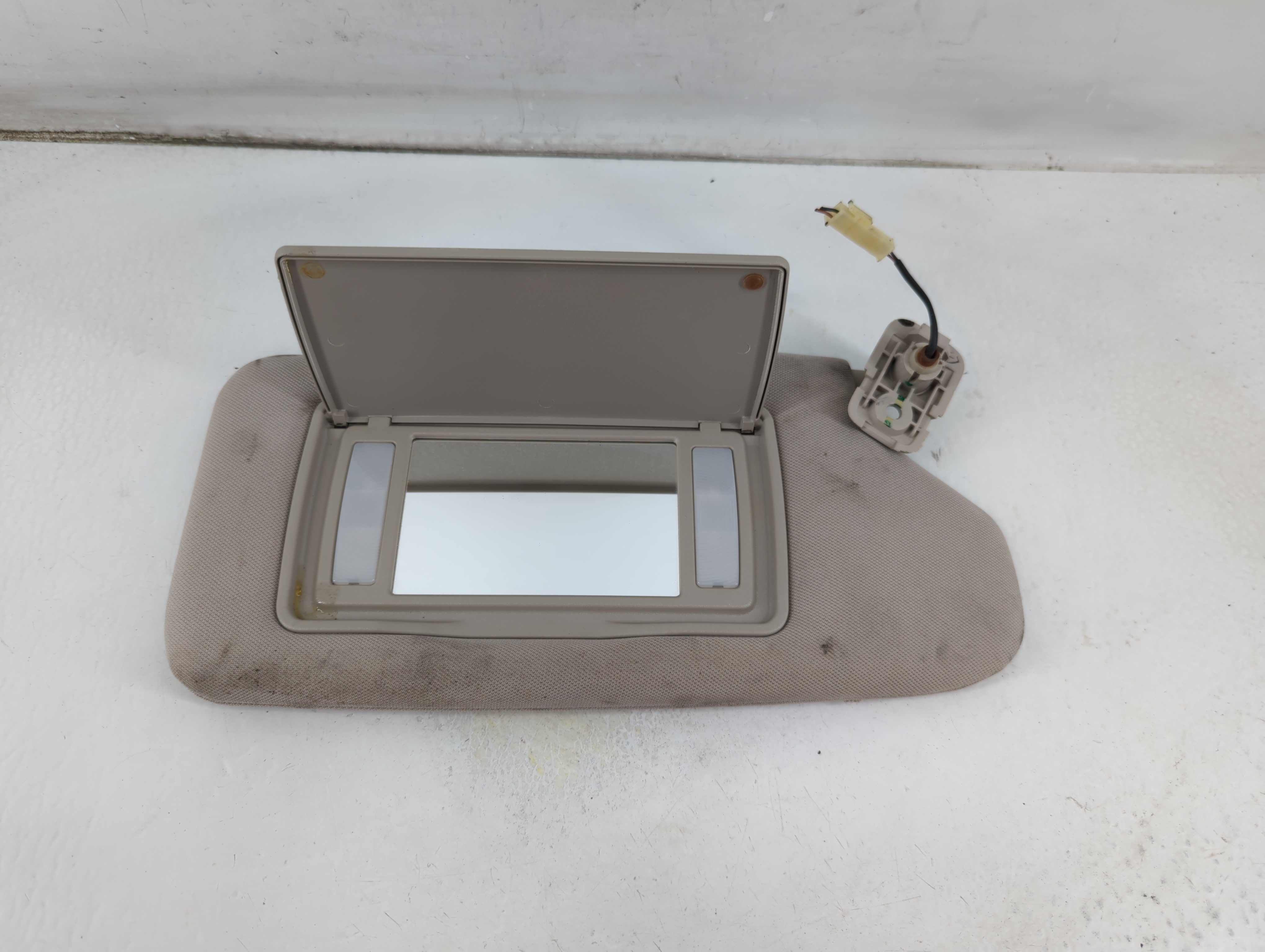 2010-2013 Nissan Altima Passenger Sun Visor Mirror Right Sunvisor Grey 1057144 - Oemusedautoparts1.com