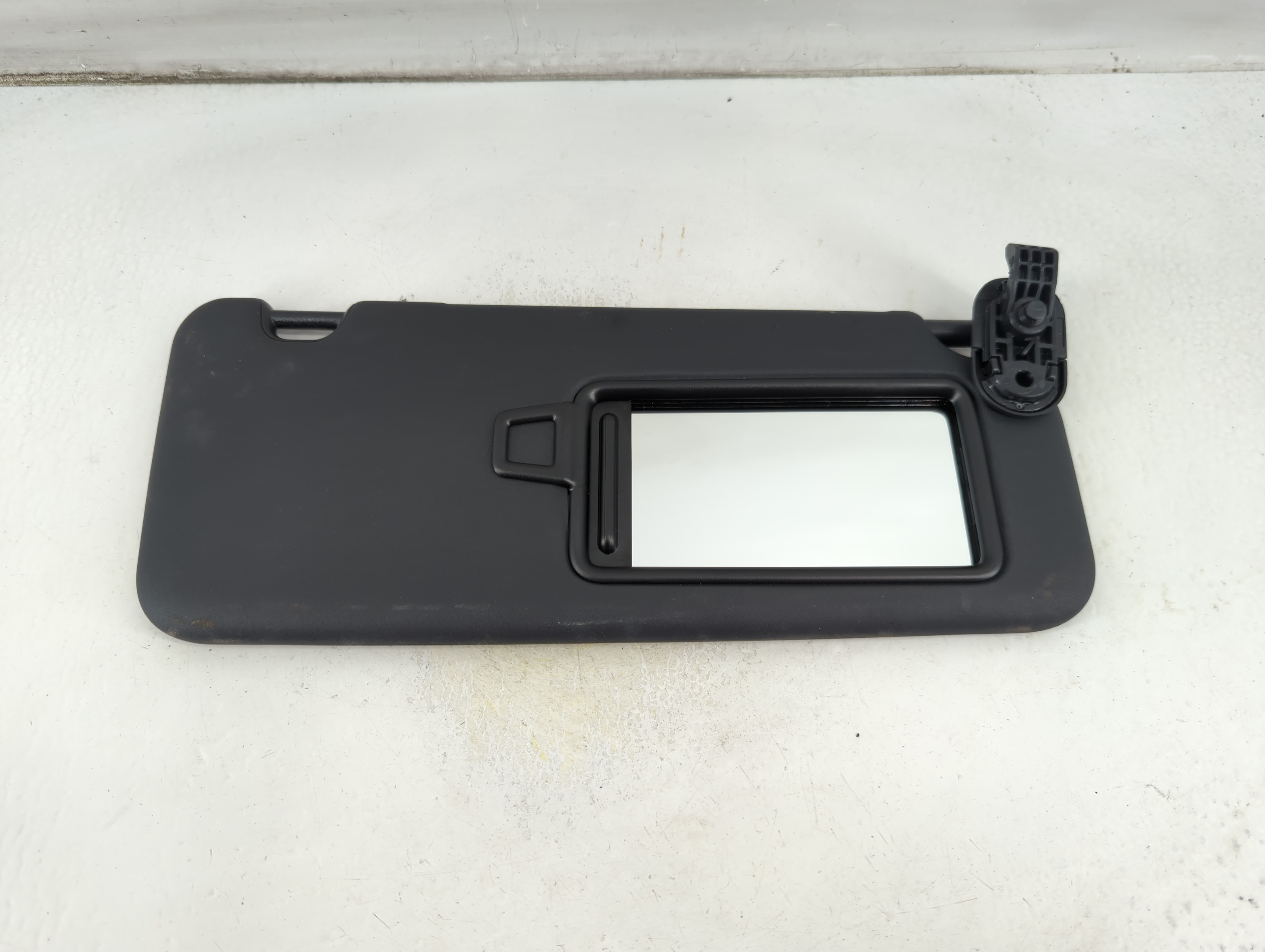 2019-2020 Hyundai Veloster Passenger Sun Visor Mirror Right Sunvisor 1057145 - Oemusedautoparts1.com