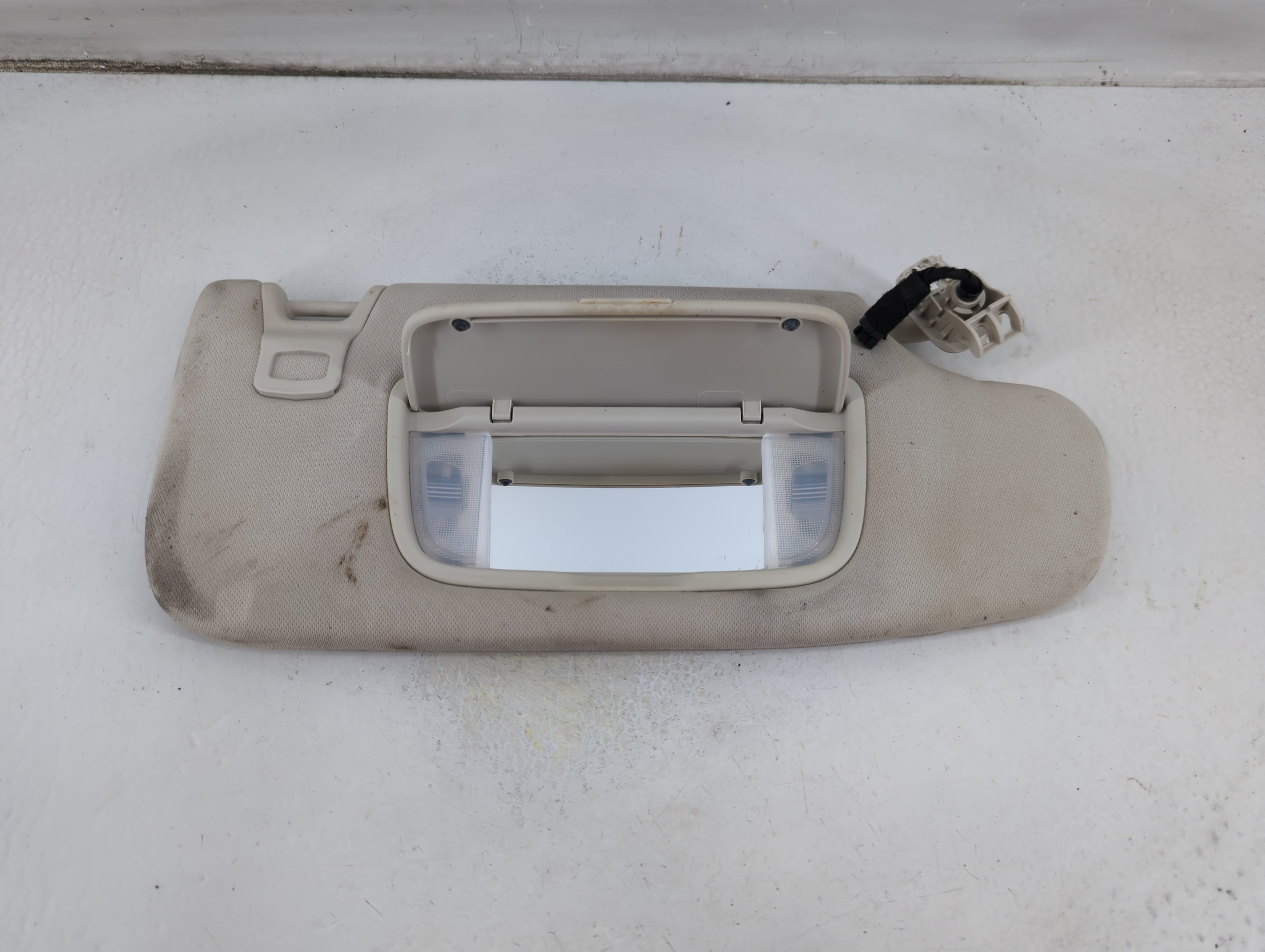 2015-2020 Ford Edge Passenger Sun Visor Mirror Right Sunvisor Cream 1057152 - Oemusedautoparts1.com