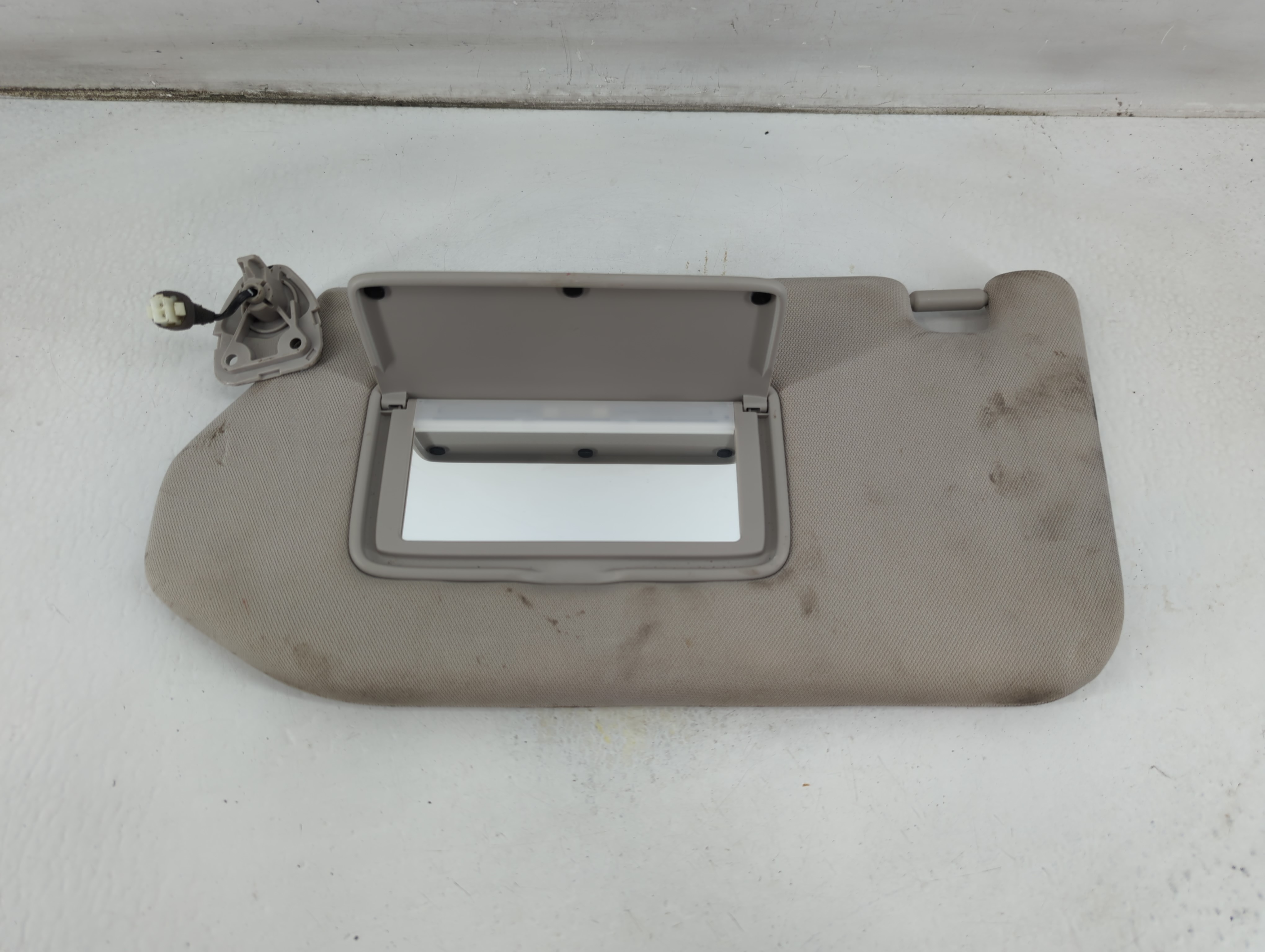 2019-2020 Nissan Pathfinder Driver Sun Visor Mirror Left Sunvisor Grey 1057158 - Oemusedautoparts1.com