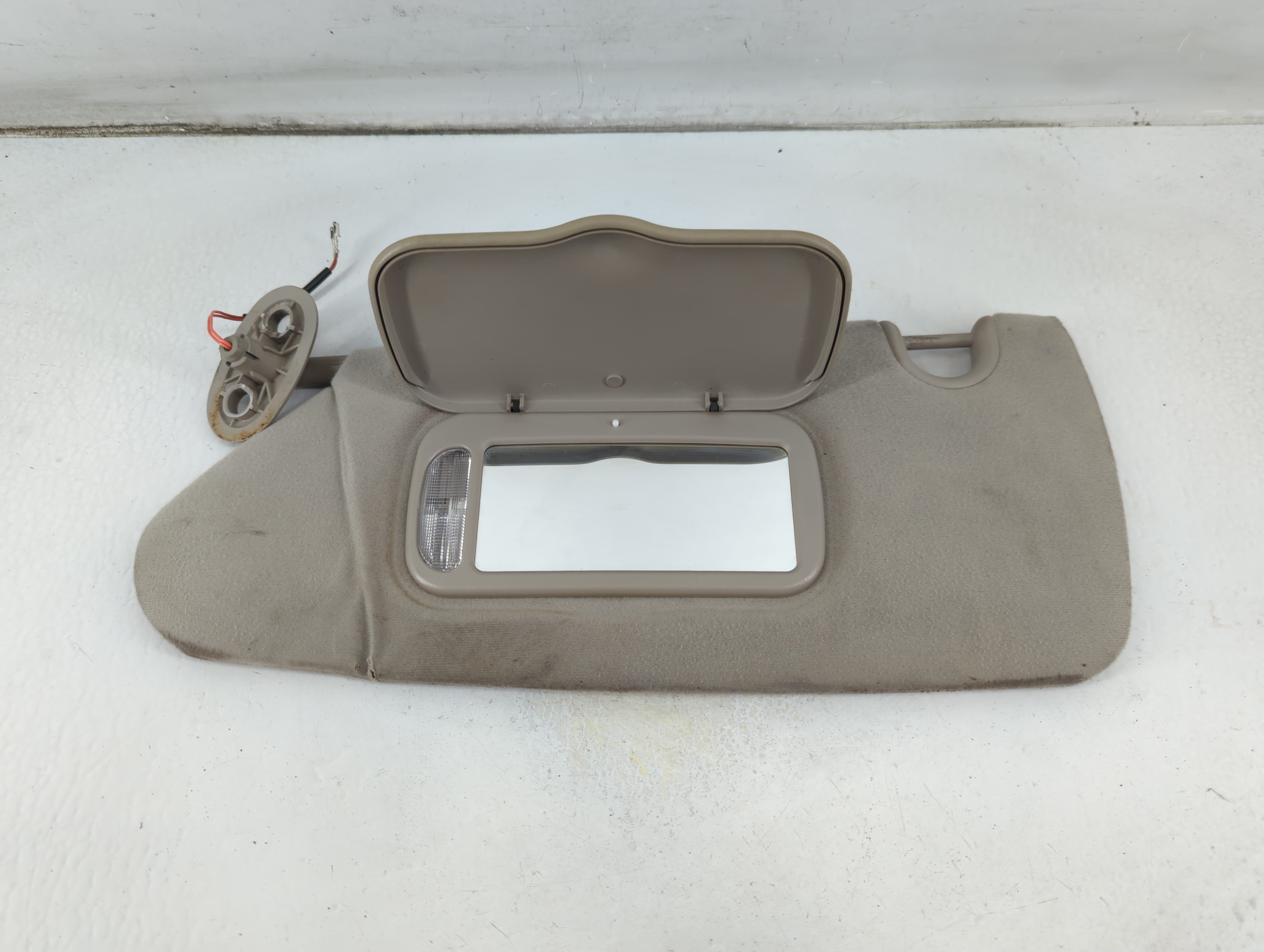 2004-2007 Dodge Caravan Driver Sun Visor Mirror Left Sunvisor Grey 1057161 - Oemusedautoparts1.com