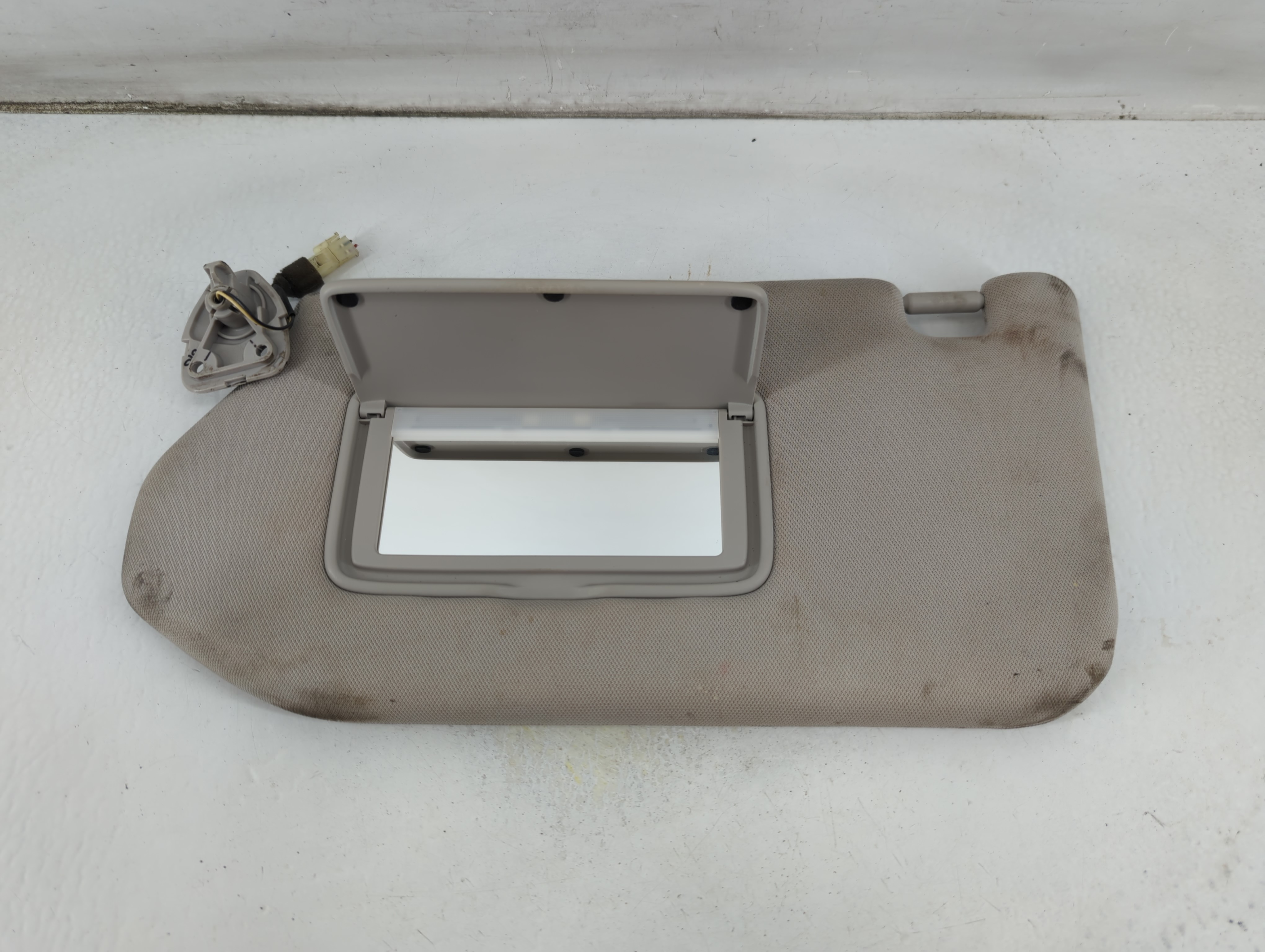 2019-2020 Nissan Pathfinder Driver Sun Visor Mirror Left Sunvisor Grey 1057169 - Oemusedautoparts1.com