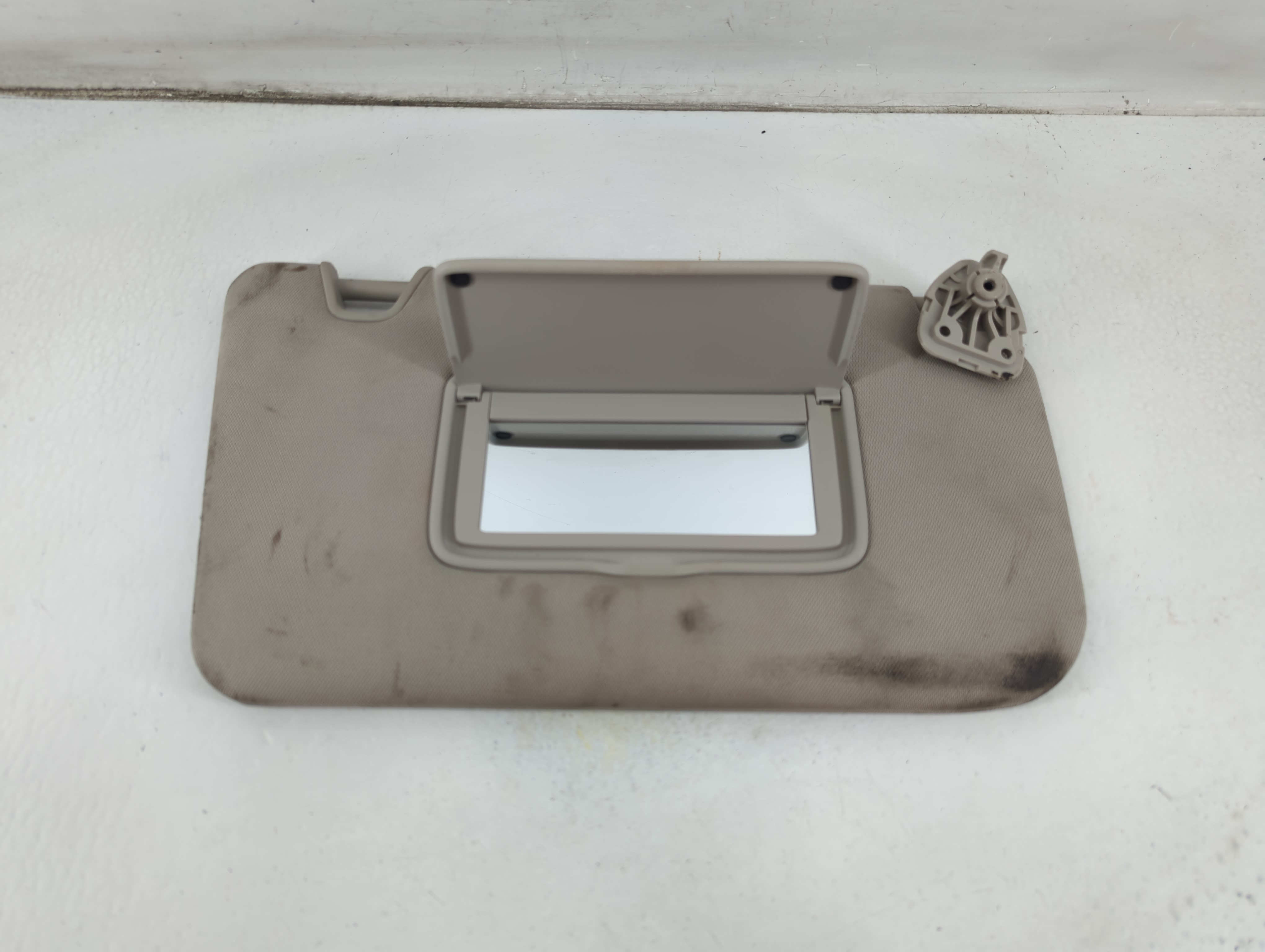 Picture of 2018-2020 Nissan Rogue Passenger Sun Visor Mirror Right Sunvisor Grey 1057176