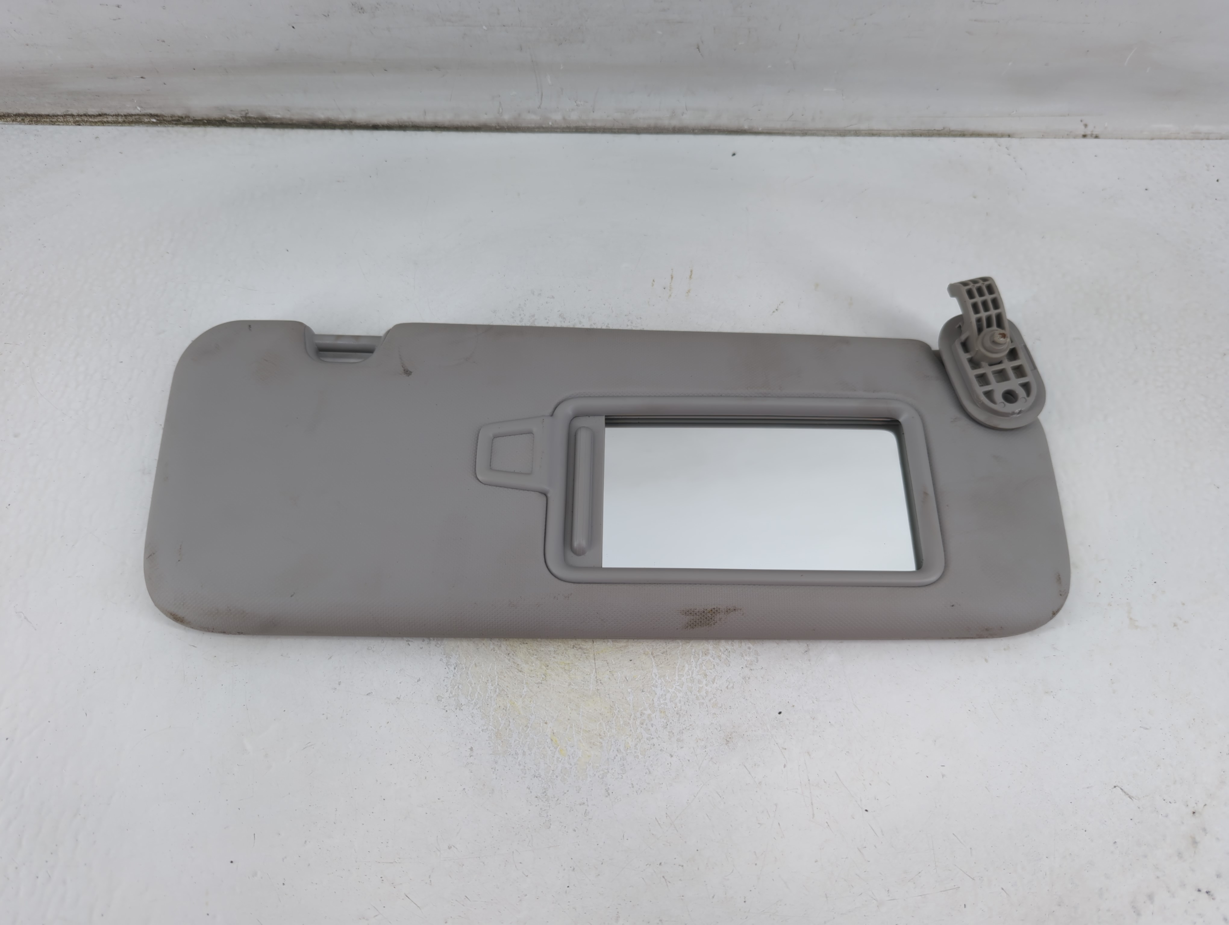 2017-2020 Hyundai Elantra Passenger Sun Visor Mirror Right Sunvisor Grey 1057180 - Oemusedautoparts1.com