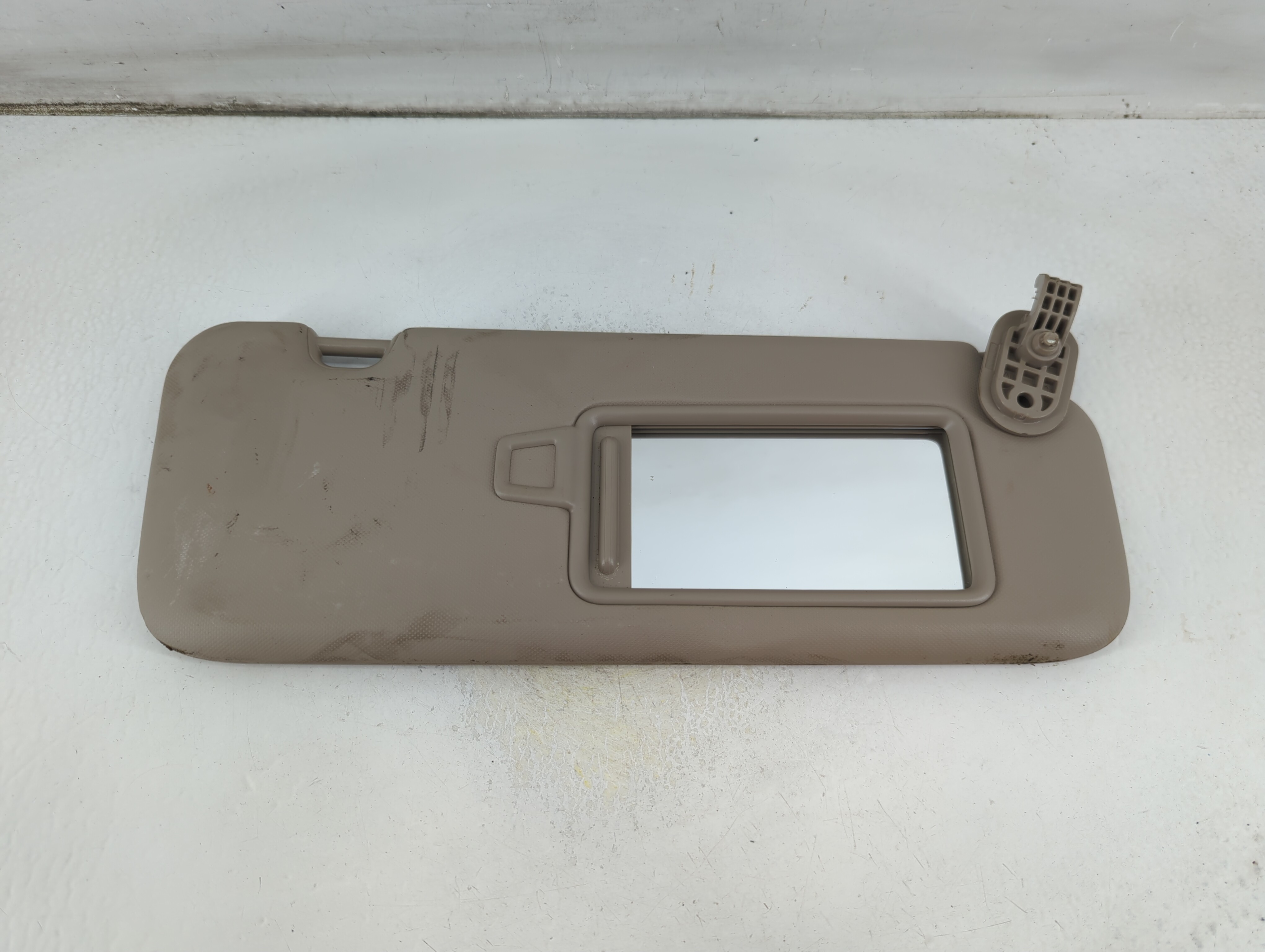 2017-2020 Hyundai Elantra Passenger Sun Visor Mirror Right Sunvisor Grey 1057185 - Oemusedautoparts1.com