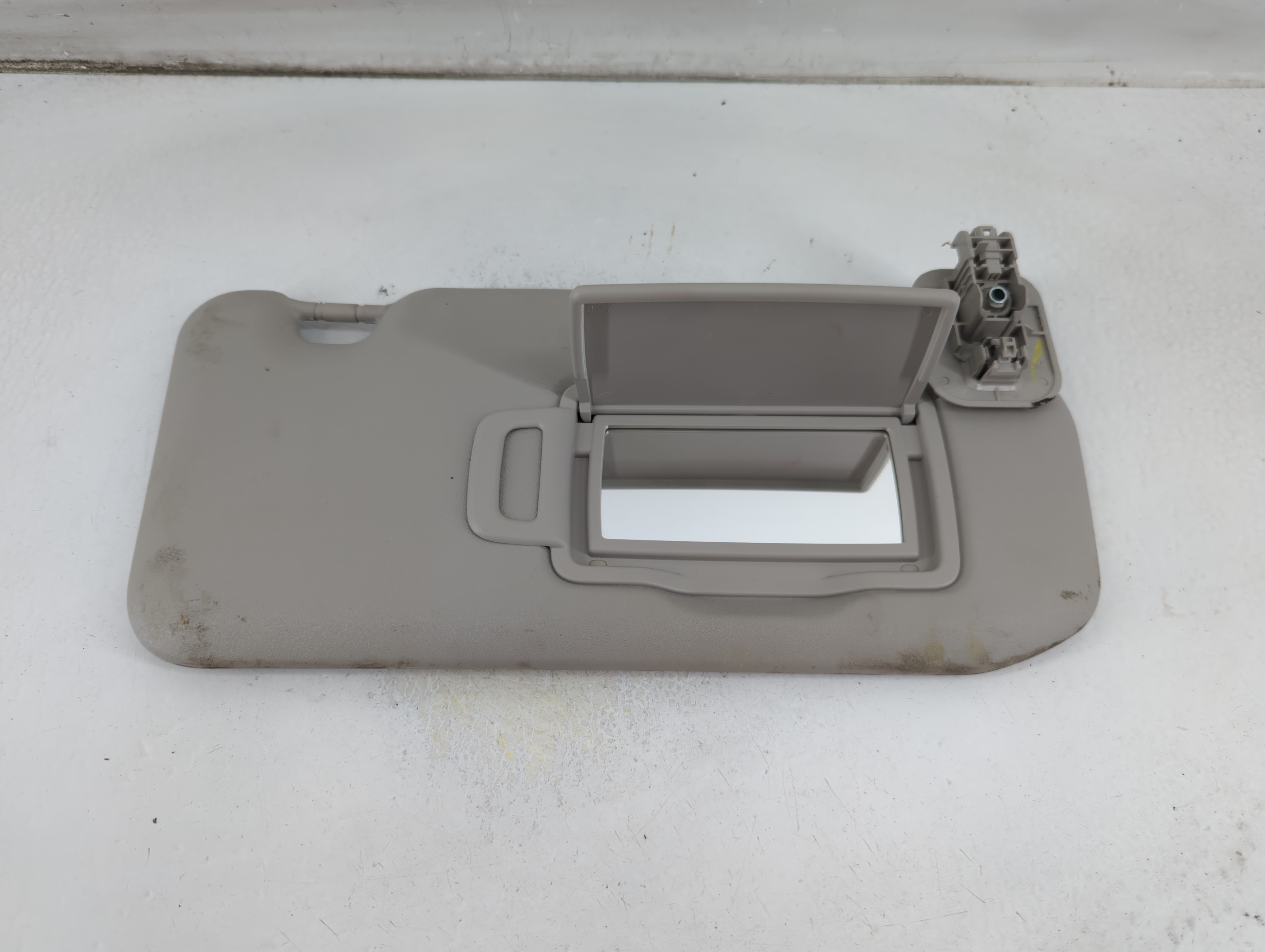 2020-2022 Nissan Sentra Passenger Sun Visor Mirror Right Sunvisor Grey 1057187 - Oemusedautoparts1.com