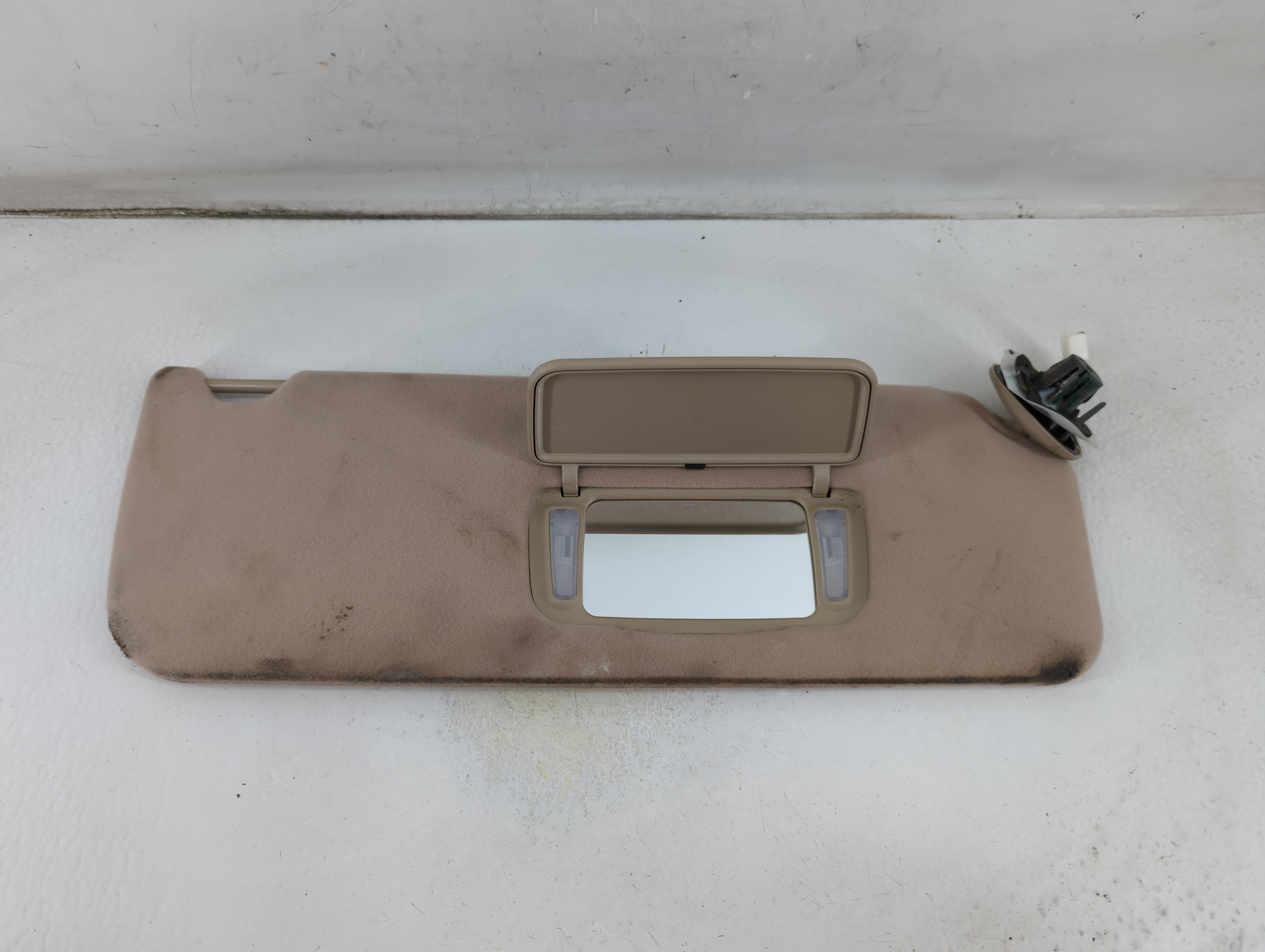 2004-2004 Toyota Sienna Driver Sun Visor Mirror Left Sunvisor Beige 1057189 - Oemusedautoparts1.com