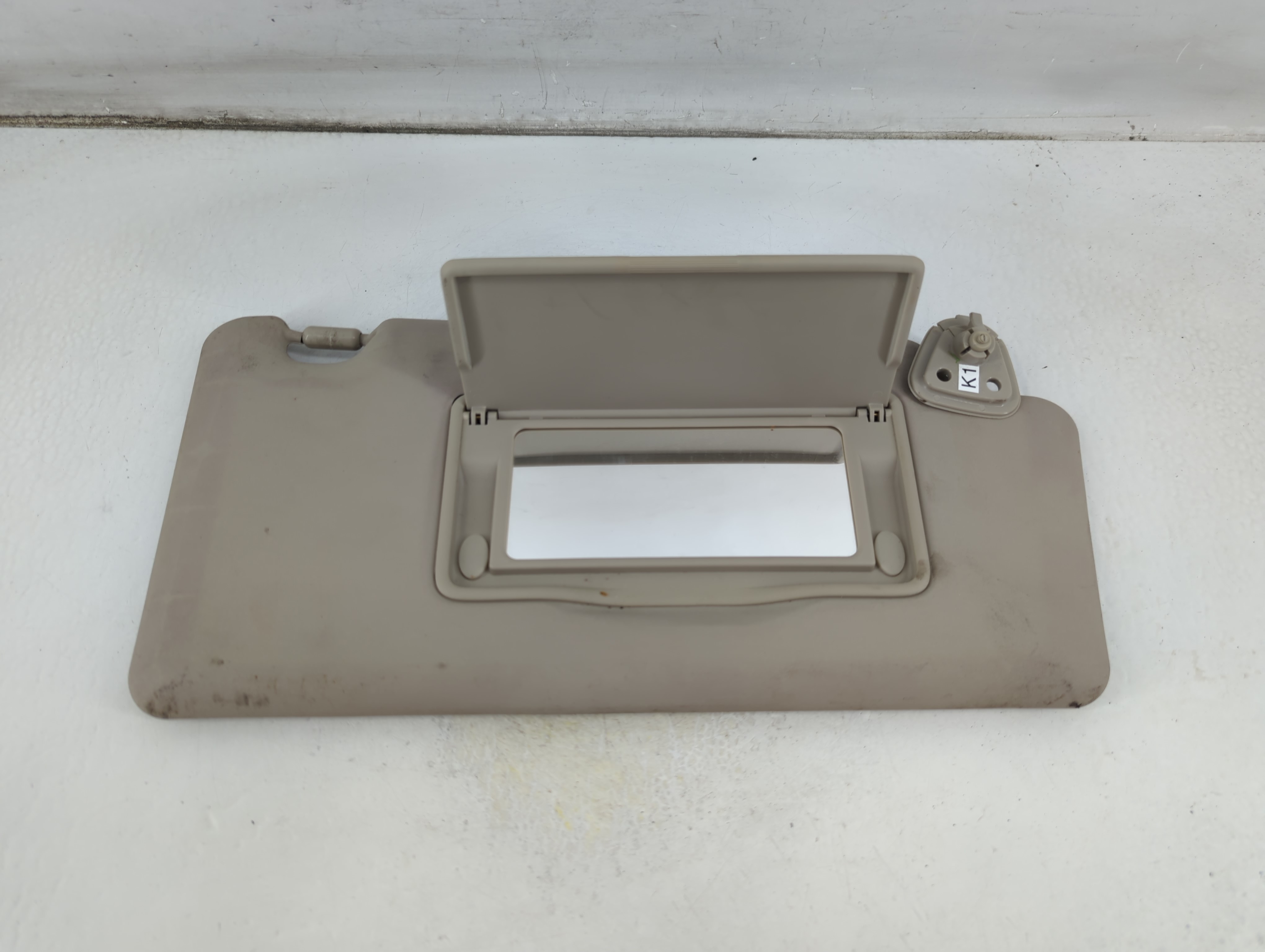 2008-2015 Nissan Rogue Passenger Sun Visor Mirror Right Sunvisor Grey 1057192 - Oemusedautoparts1.com