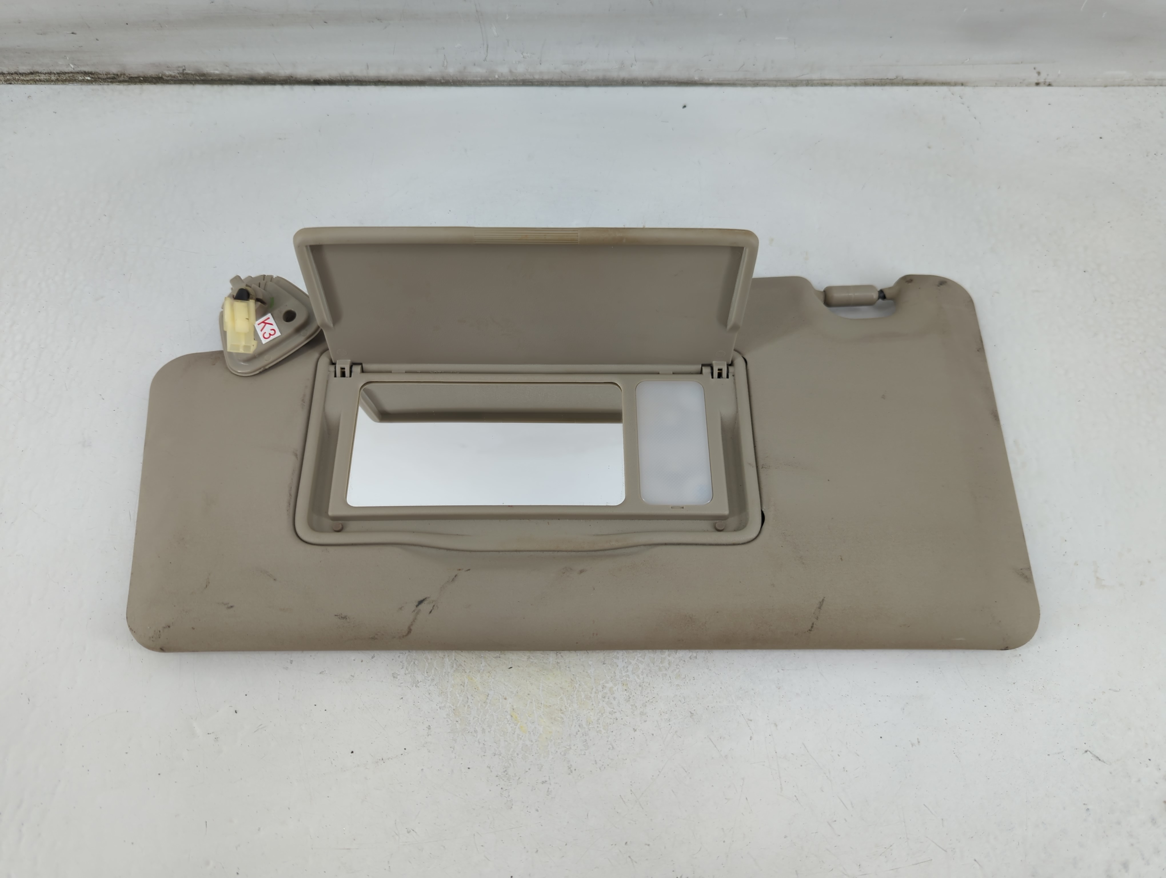 2008-2015 Nissan Rogue Passenger Sun Visor Mirror Right Sunvisor Grey 1057196 - Oemusedautoparts1.com