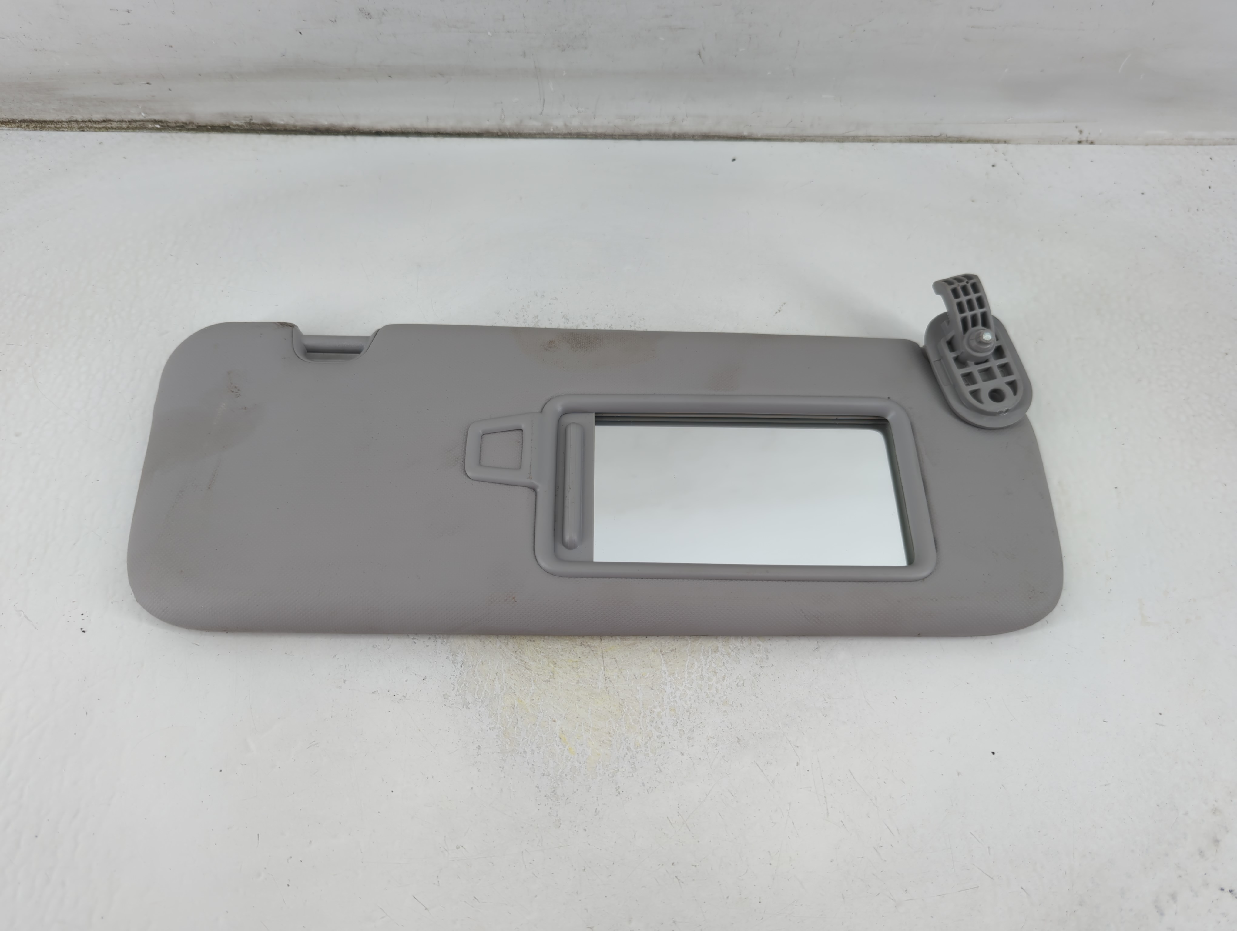 2017-2020 Hyundai Elantra Passenger Sun Visor Mirror Right Sunvisor Grey 1057201 - Oemusedautoparts1.com