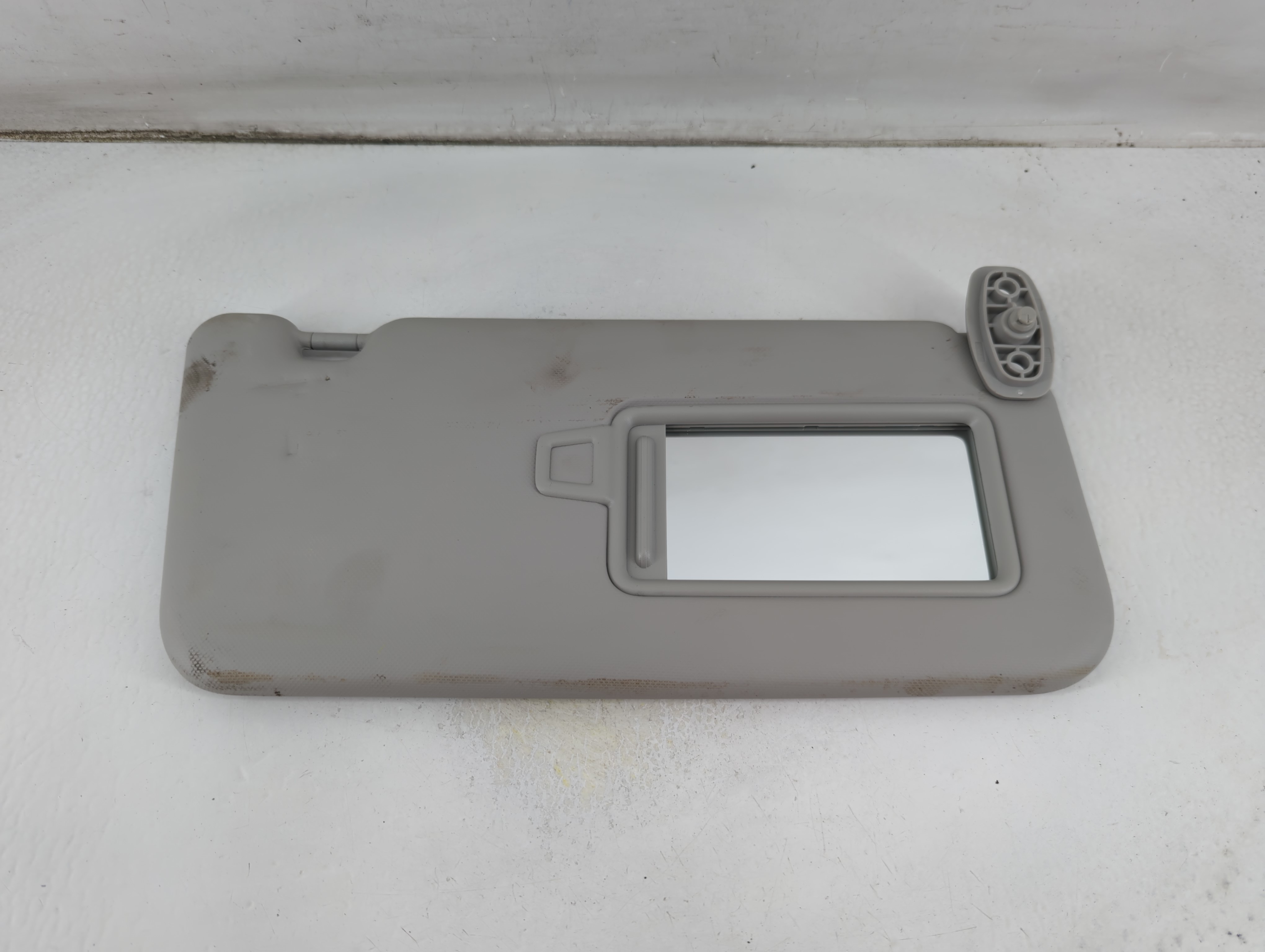 2020-2021 Kia Soul Passenger Sun Visor Mirror Right Sunvisor Grey 1057207 - Oemusedautoparts1.com