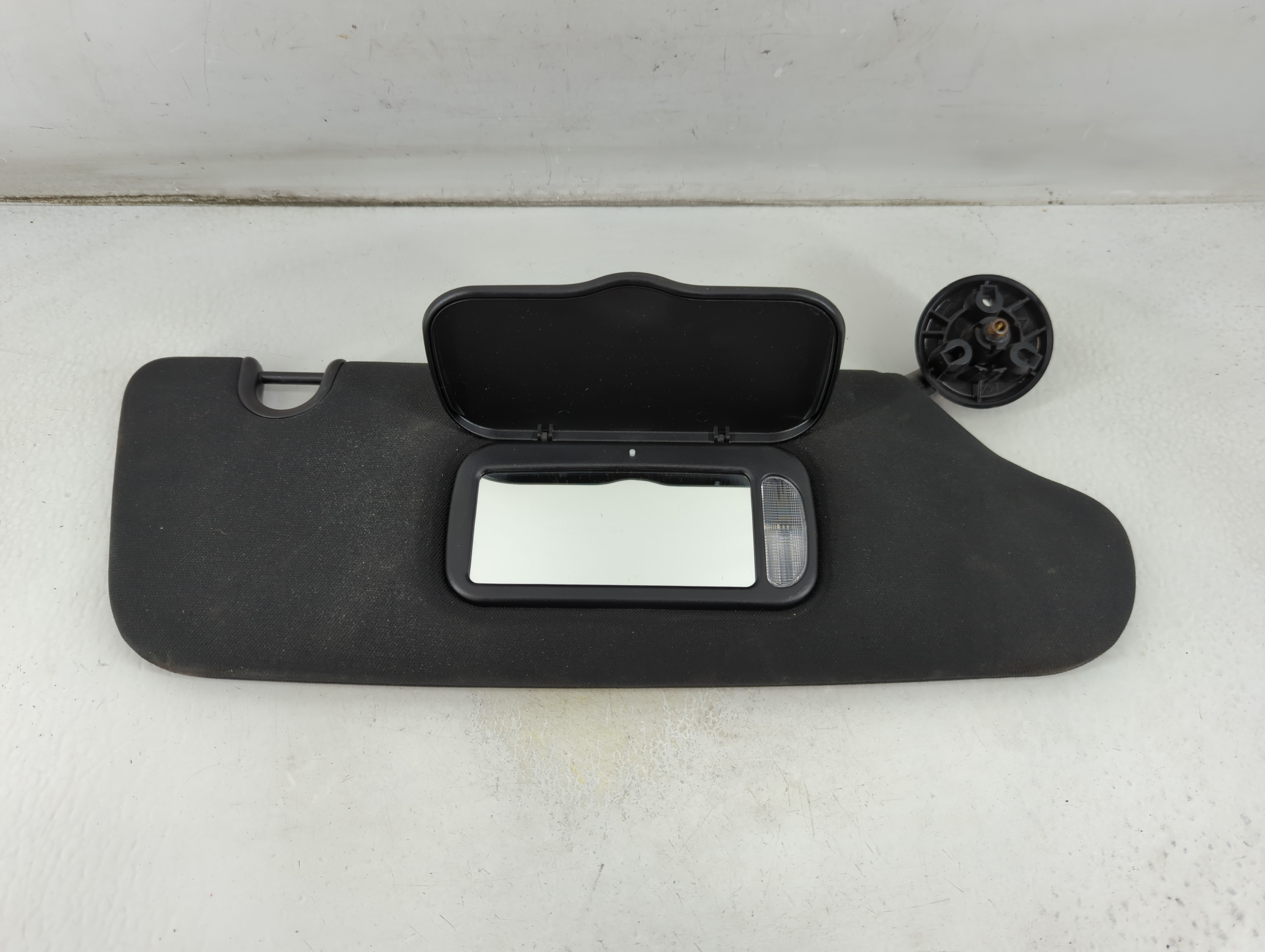 2011-2020 Dodge Grand Caravan Passenger Sun Visor Mirror Right Sunvisor 1057509 - Oemusedautoparts1.com