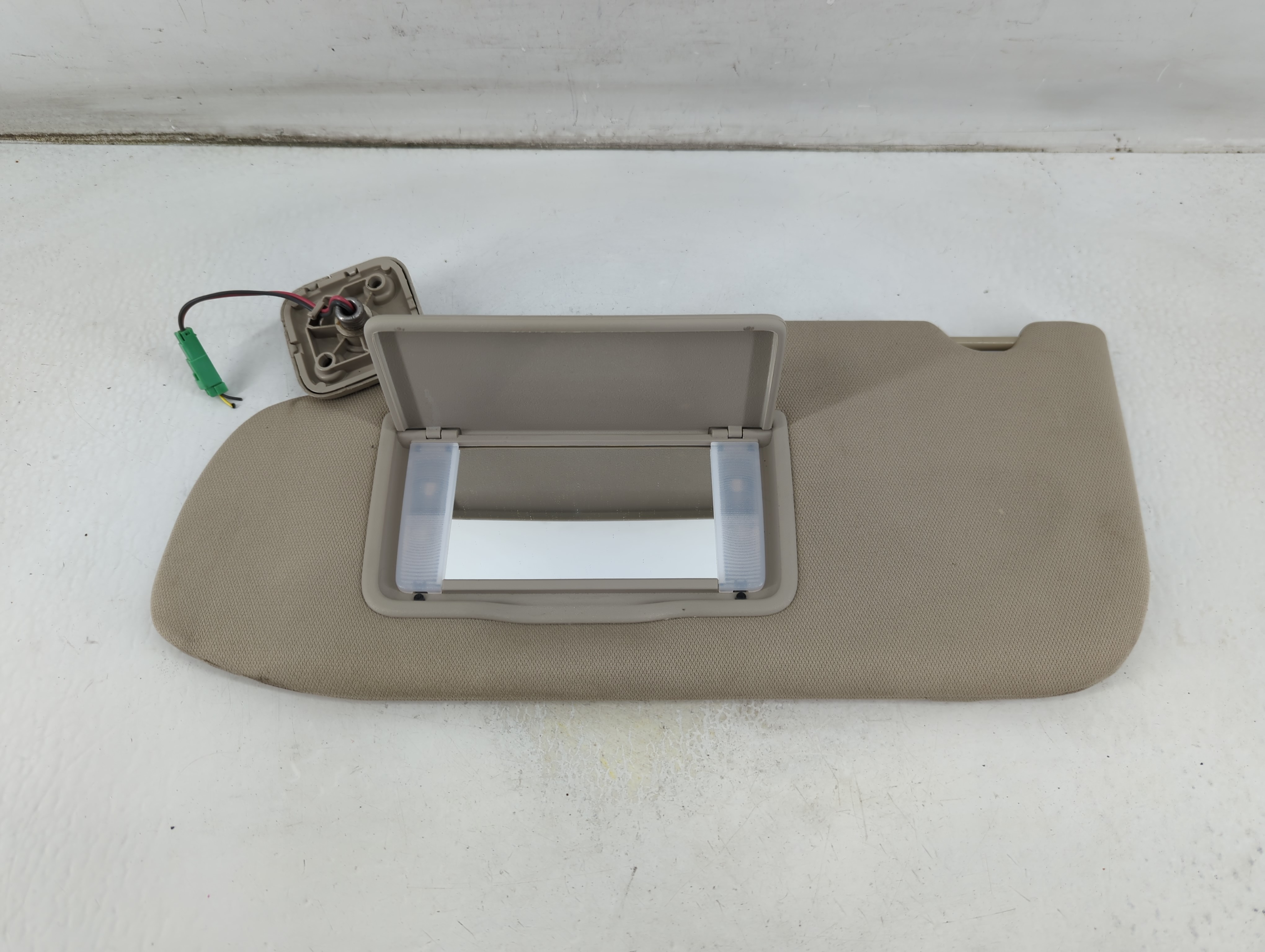2013-2019 Ford Taurus Driver Sun Visor Mirror Left Sunvisor Grey 1057513 - Oemusedautoparts1.com